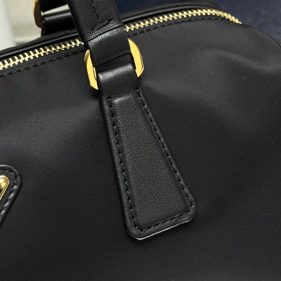 Pra*a re-nylon and leather medium top-handle bag with padlock 12.5x29x10cm