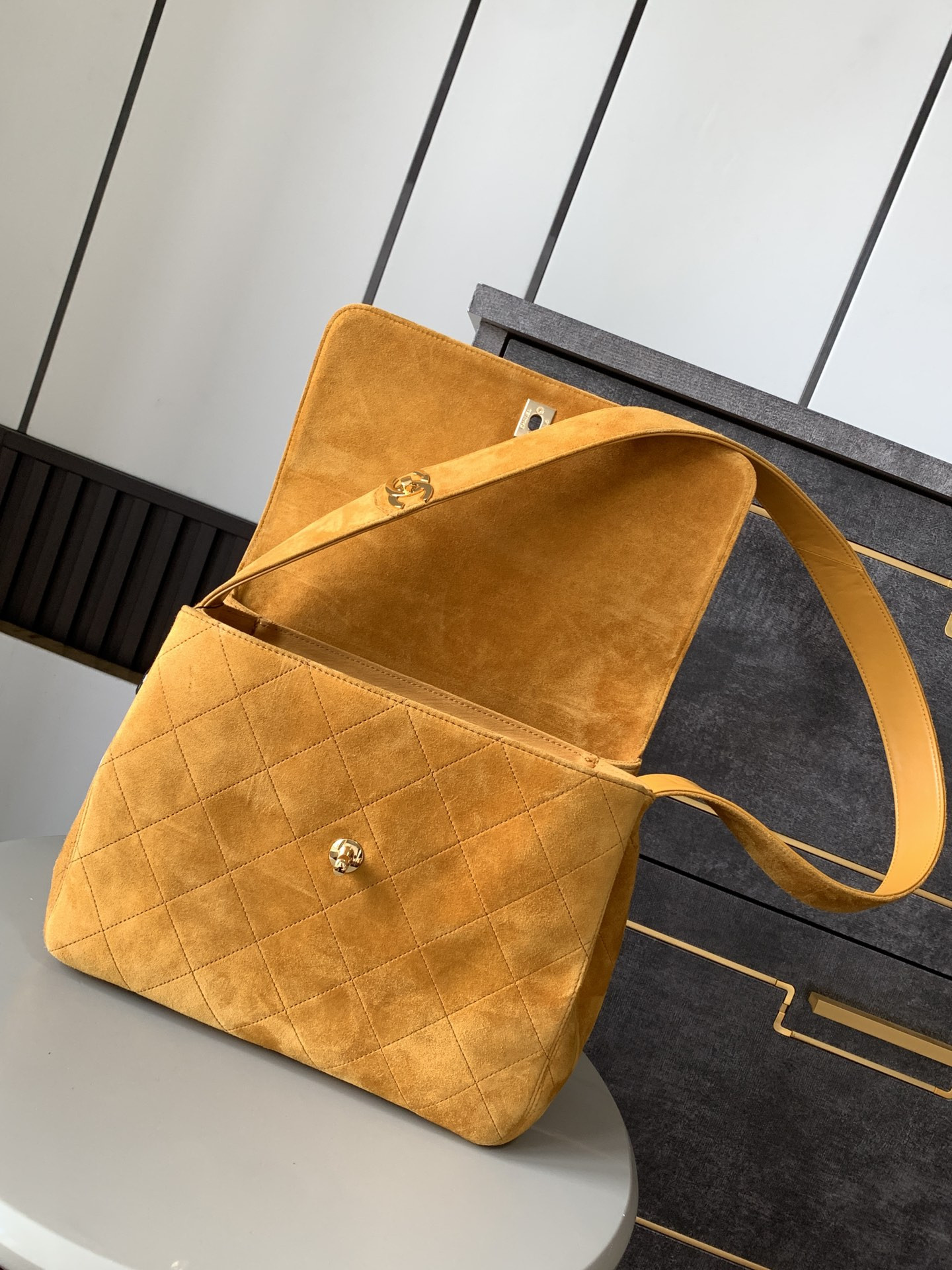 Ch*el vintage bag 28x12.5x24cm
