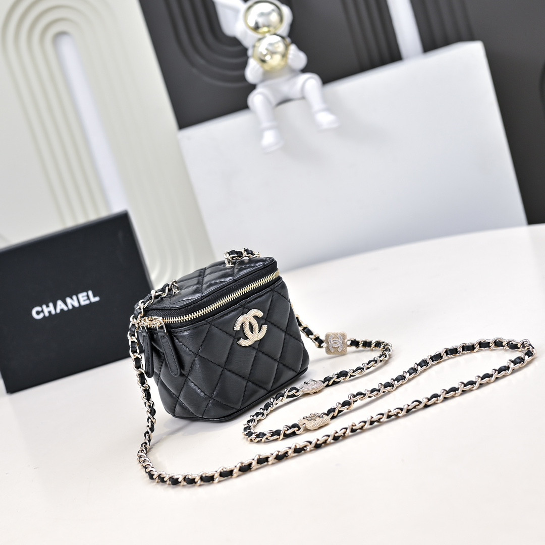 Ch*el small vanity with chain 11x8.5x7cm