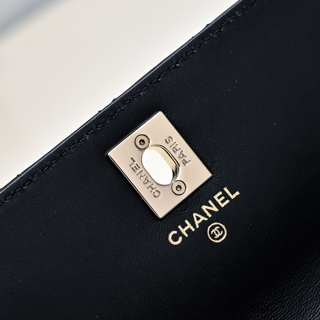 Ch*el clutch with chain 11x18.5x6cm