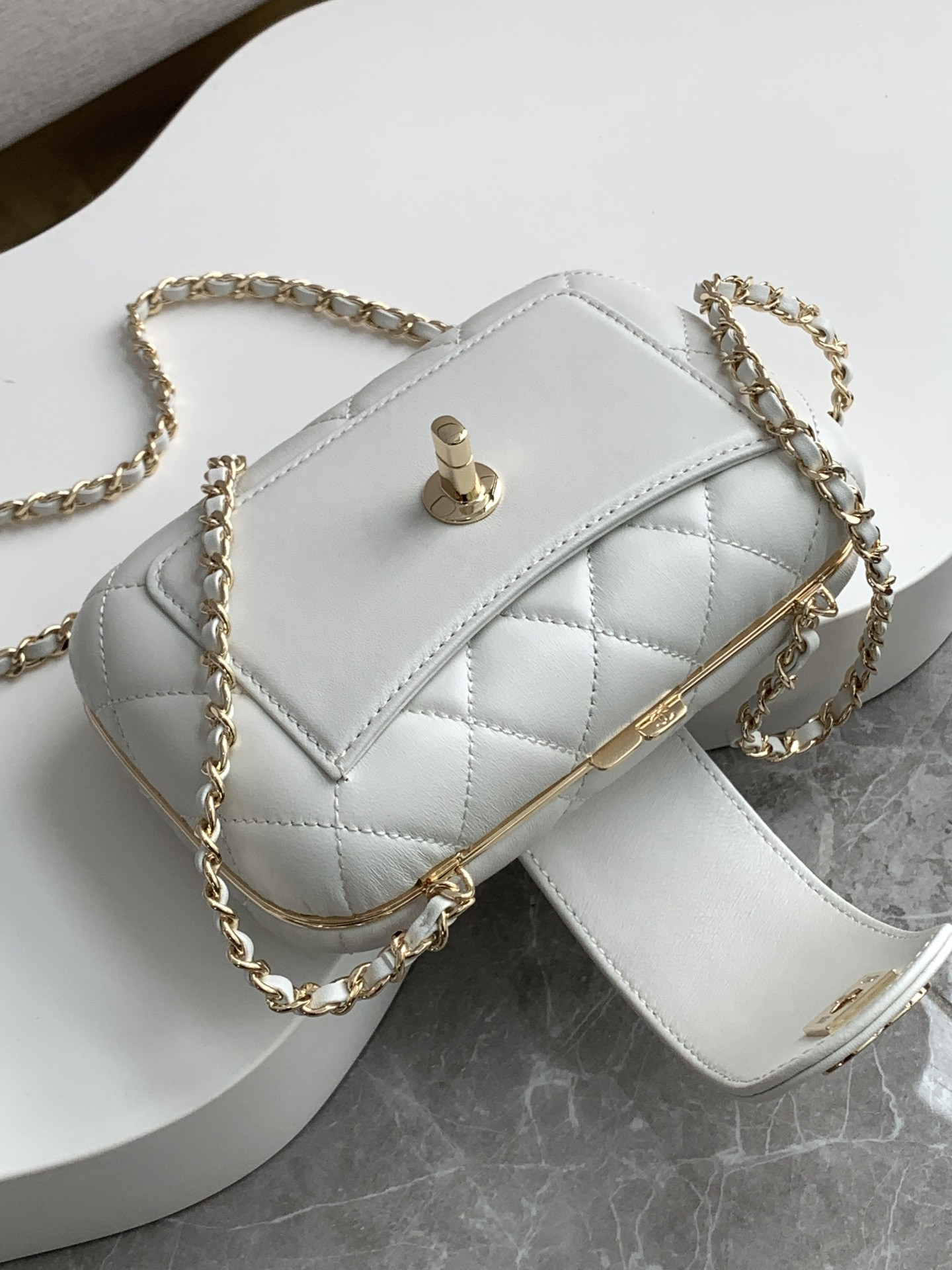 Ch*el clip bag 13x18x5cm