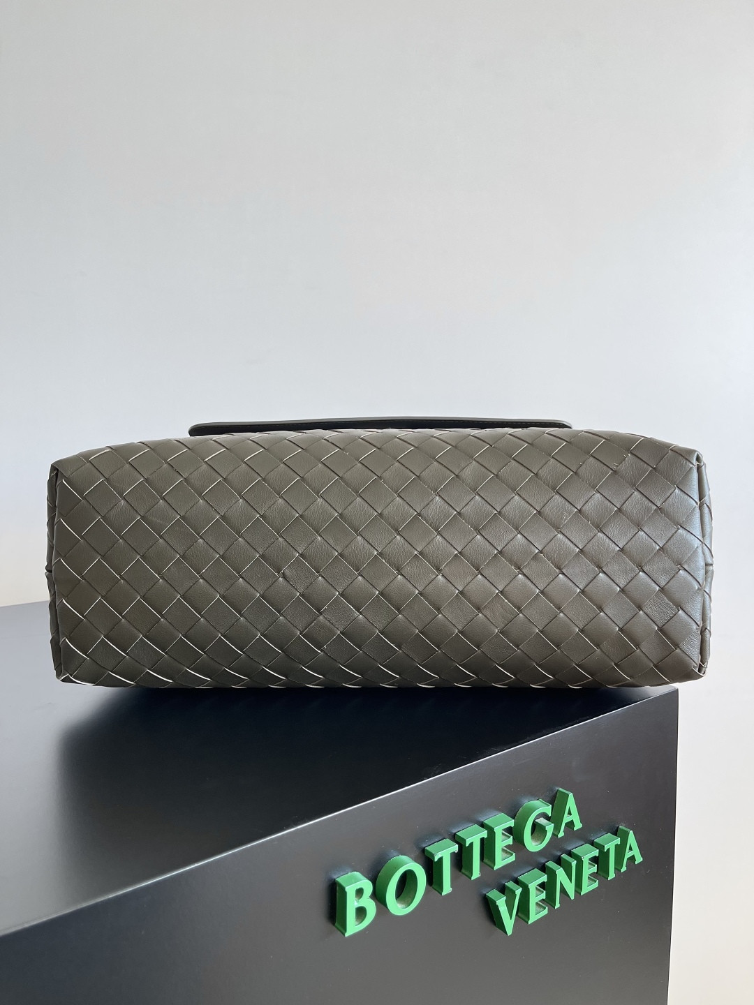 bo*te*ga Ve*ne*ta medium andiamo messenger 37x26x13cm