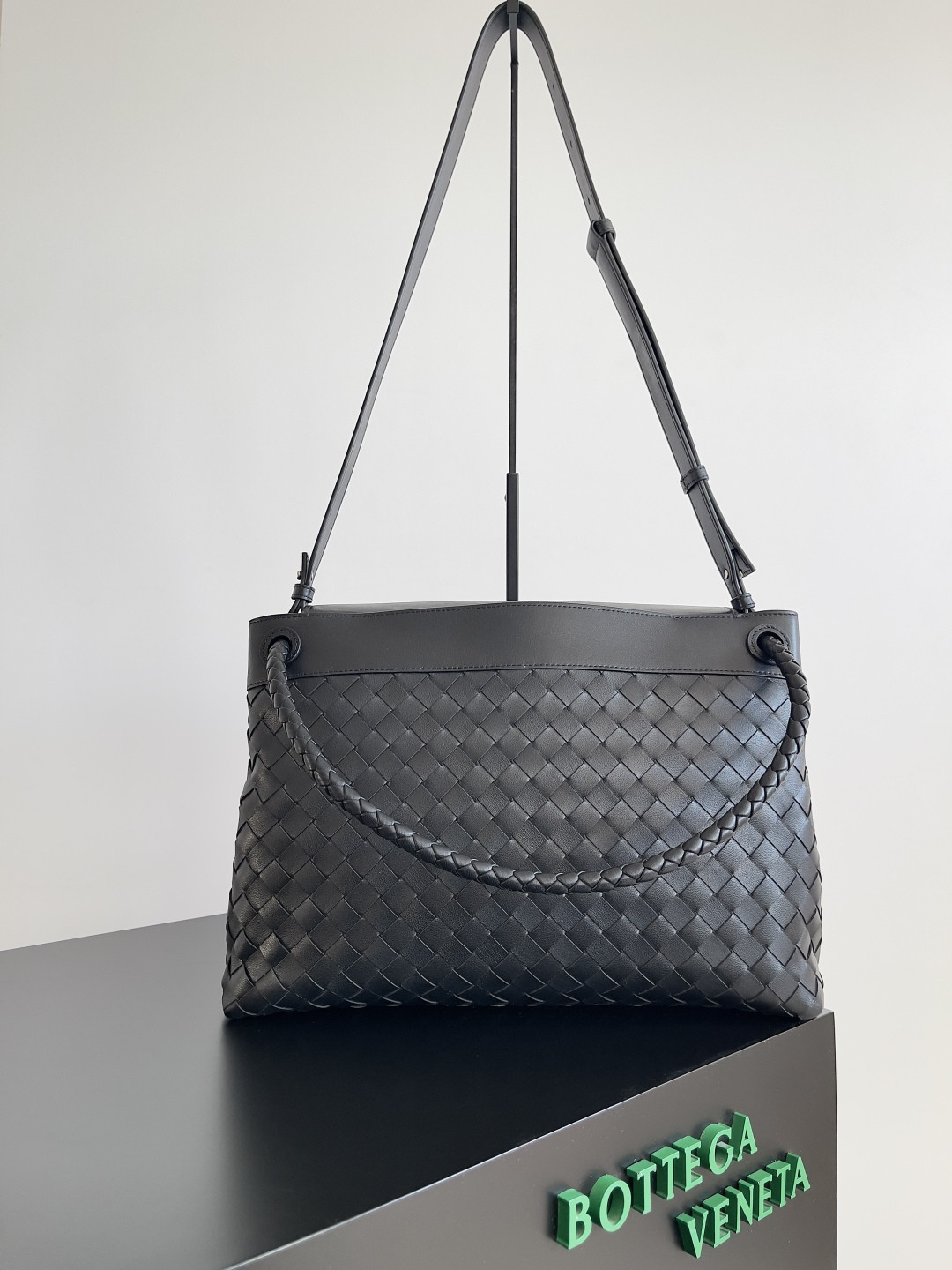 bo*te*ga Ve*ne*ta medium andiamo messenger 37x26x13cm