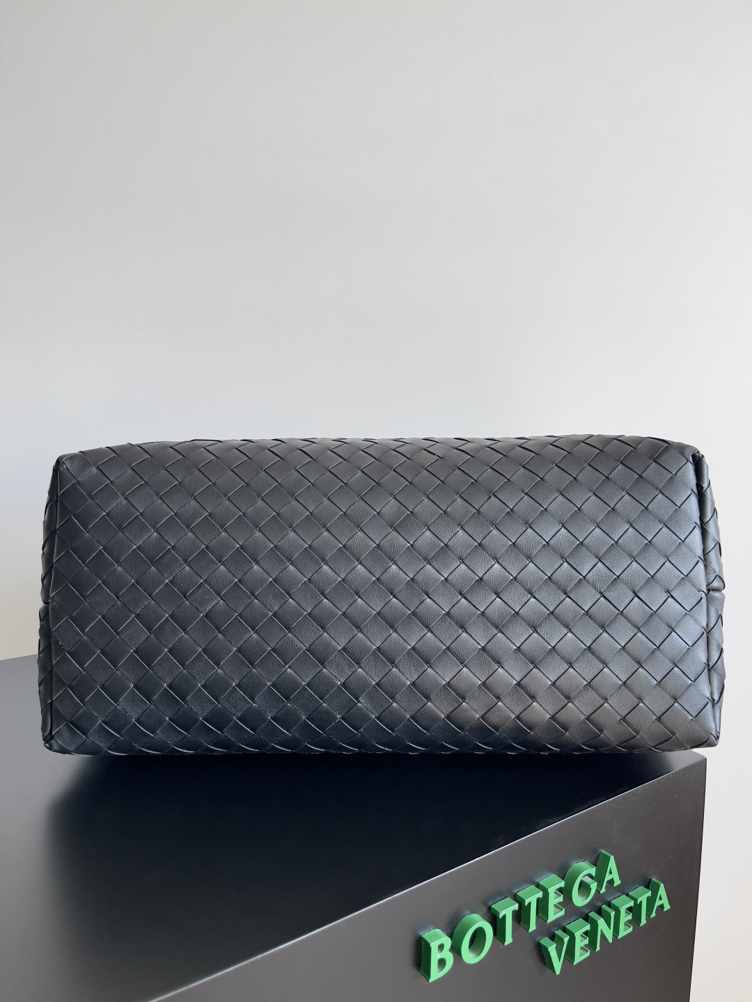 bo*te*ga Ve*ne*ta large andiamo messenger 43x32x20cm