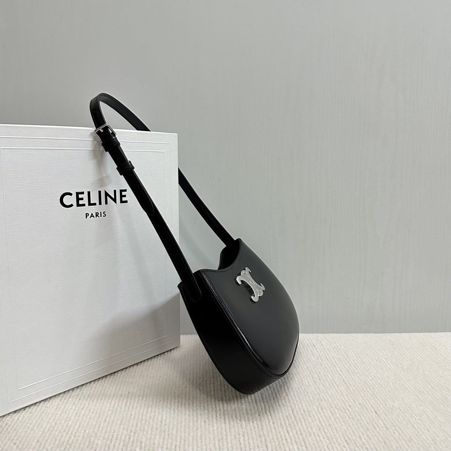 Ce**e medium tilly bag in shiny calfskin 22x13.5x4cm