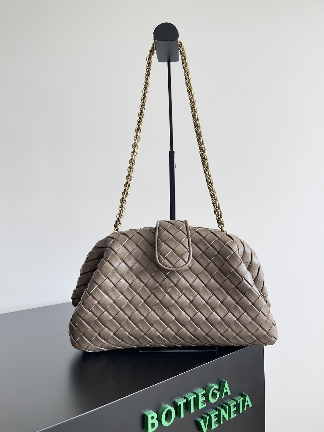 bo*te*ga Ve*ne*ta  lauren  clutch andiamo parachute  31x16.5x11cm