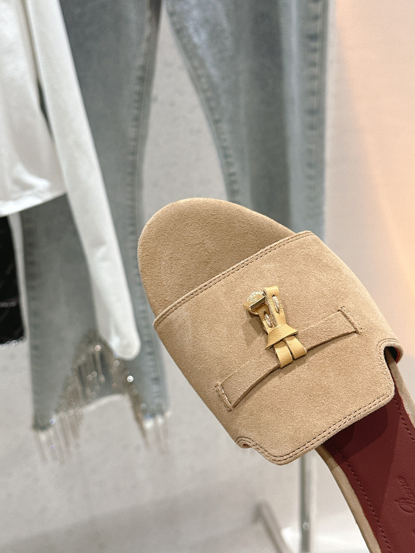 ua L**o p*ana summer charms sandal