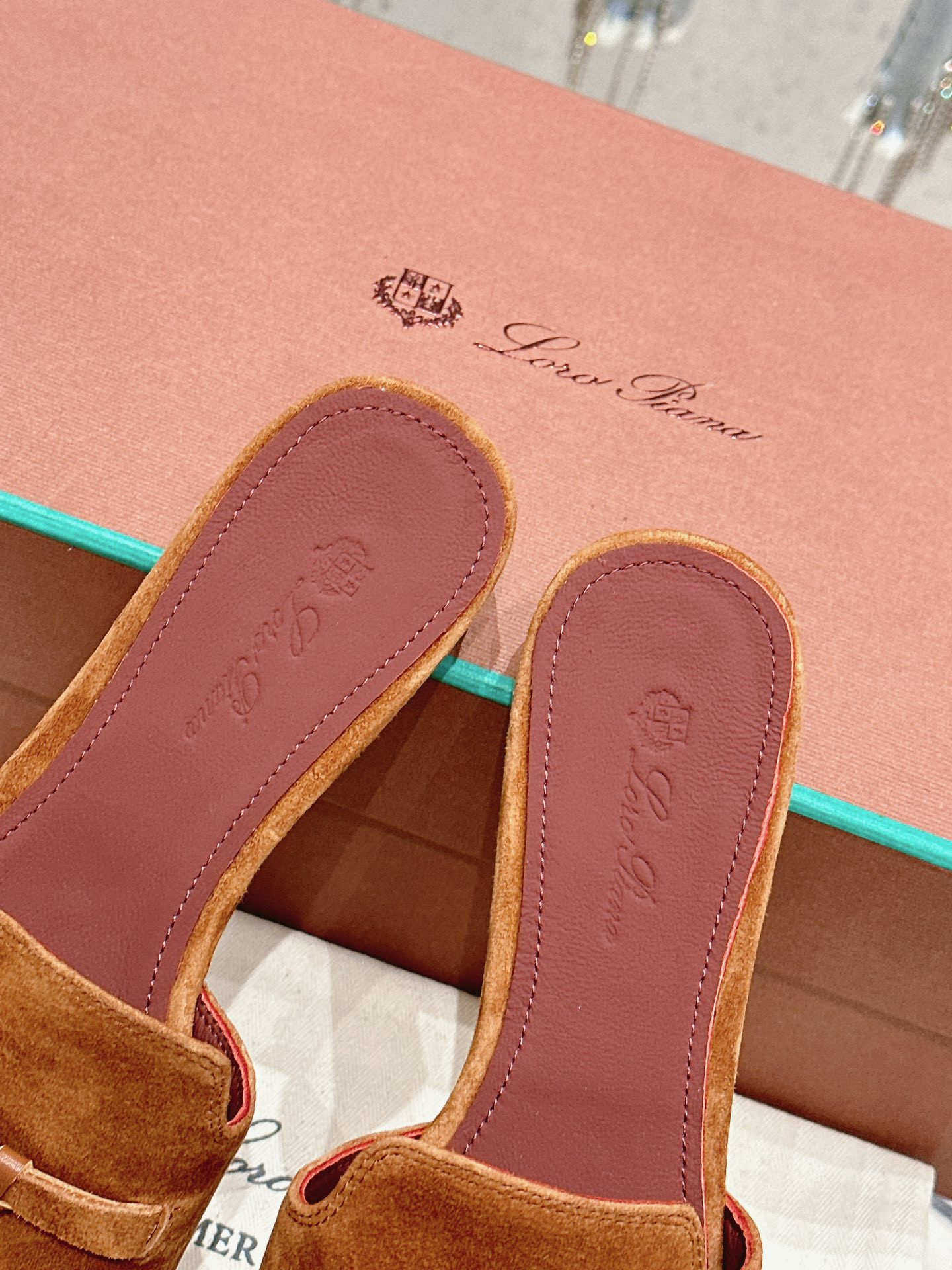 ua L**o p*ana summer charms sandal