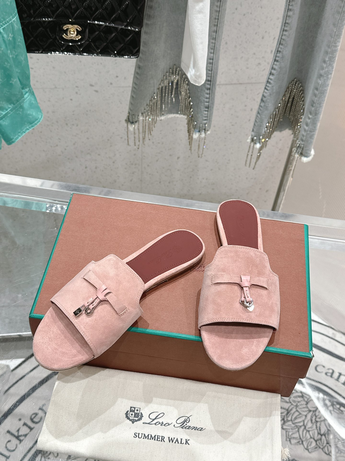 ua L**o p*ana summer charms sandal