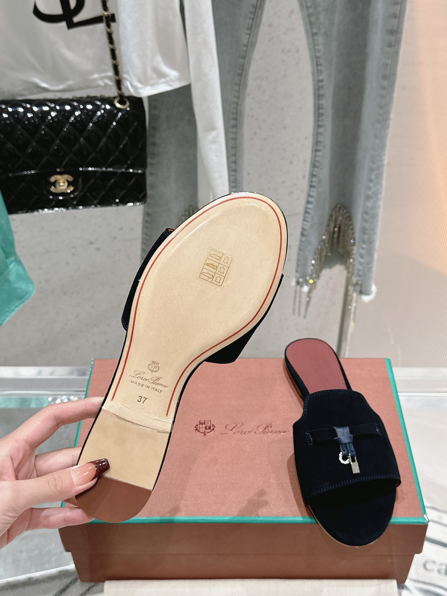 ua L**o p*ana summer charms sandal