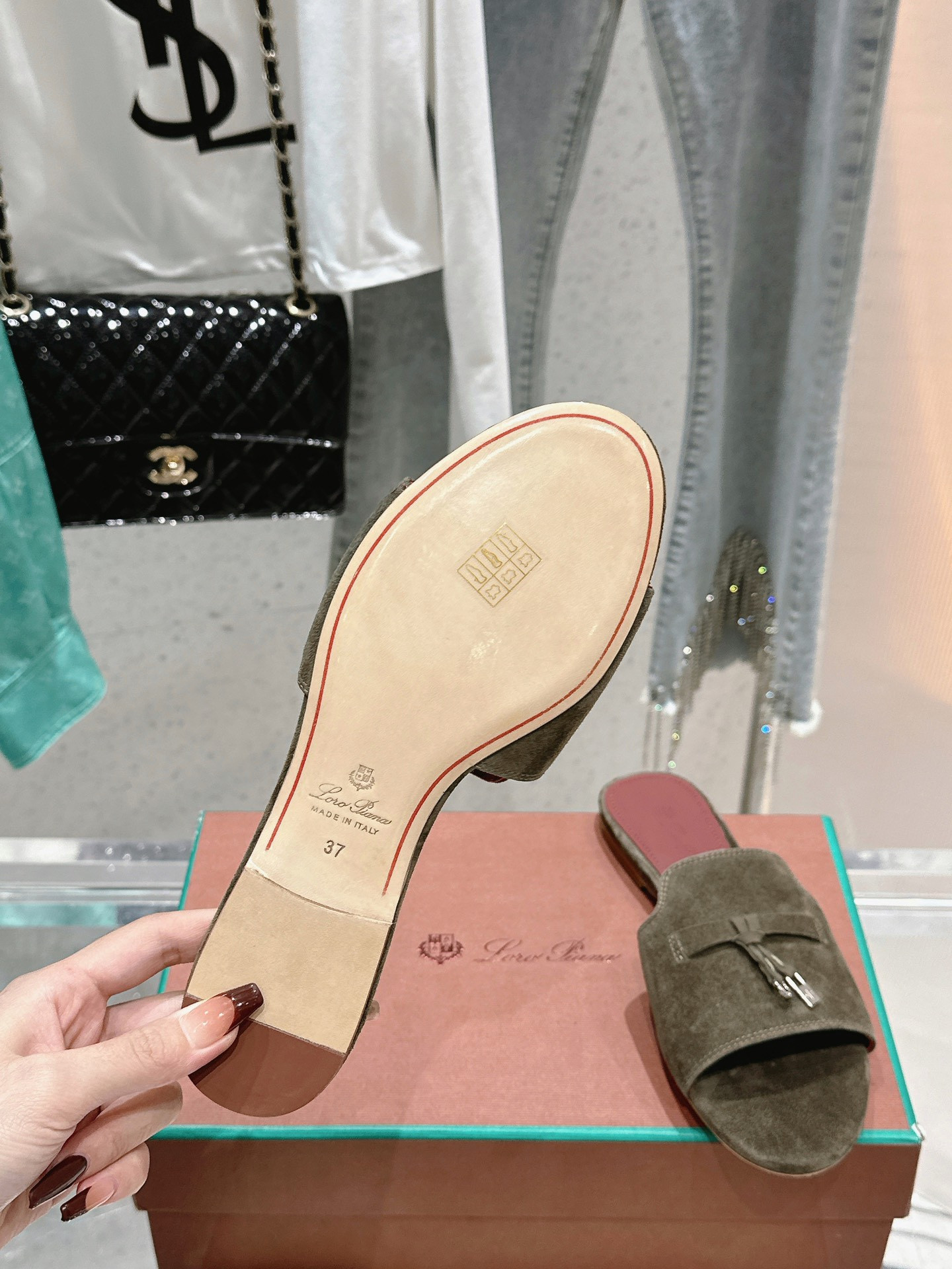 ua L**o p*ana summer charms sandal
