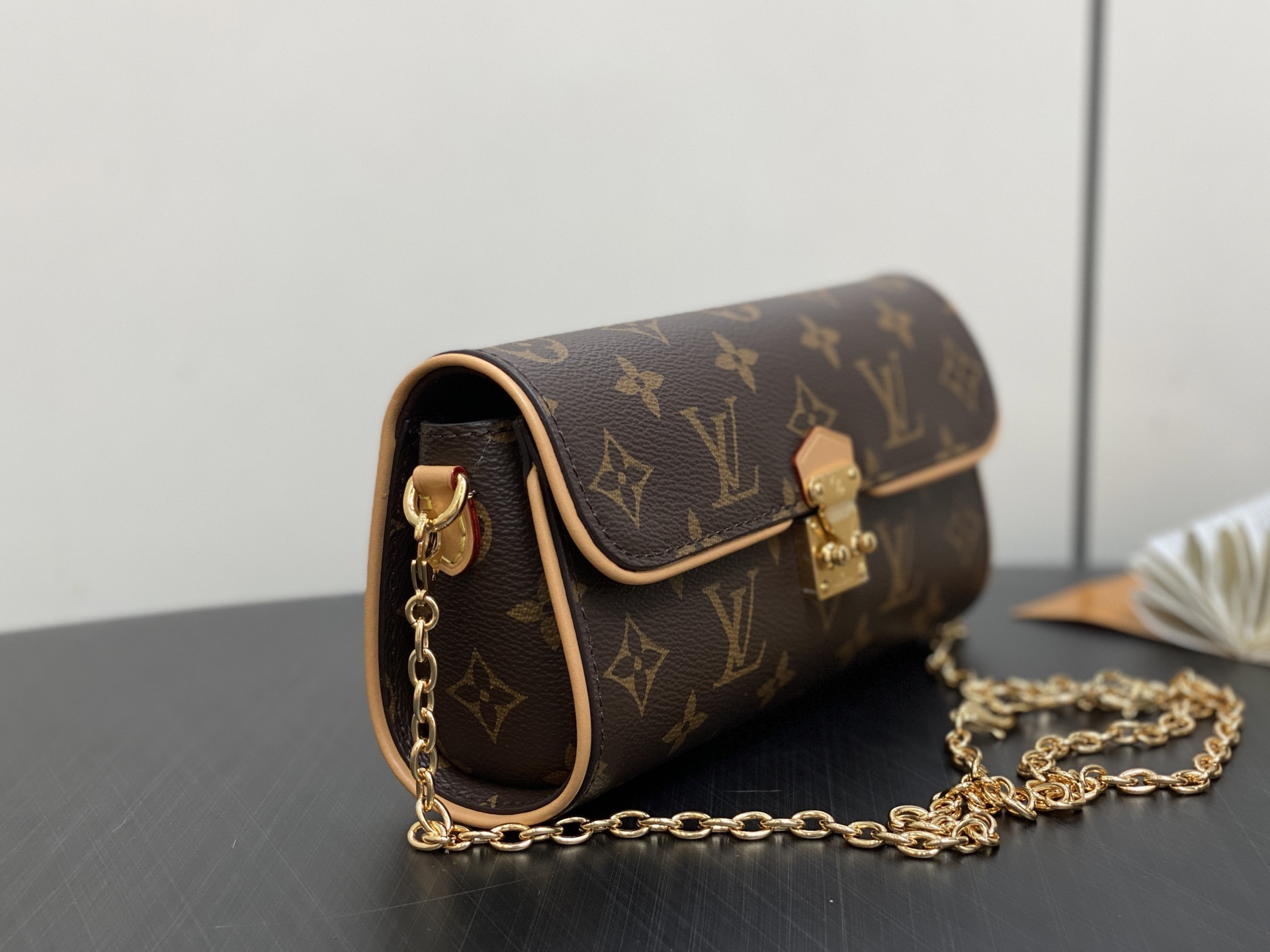LV Pochette Camille M13566 20.5 x 11x6CM