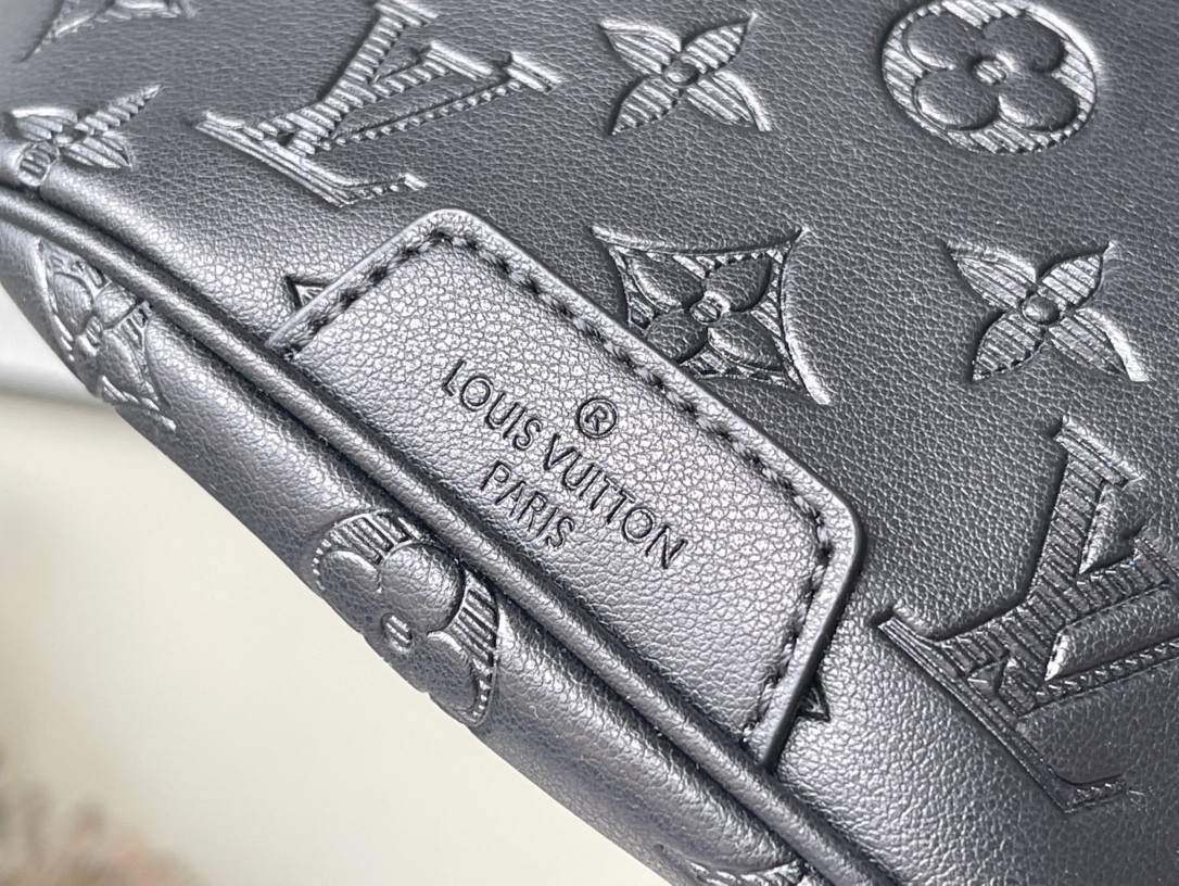 LV DISCOVERY BUMBAG PM M46036 44×15×9cm