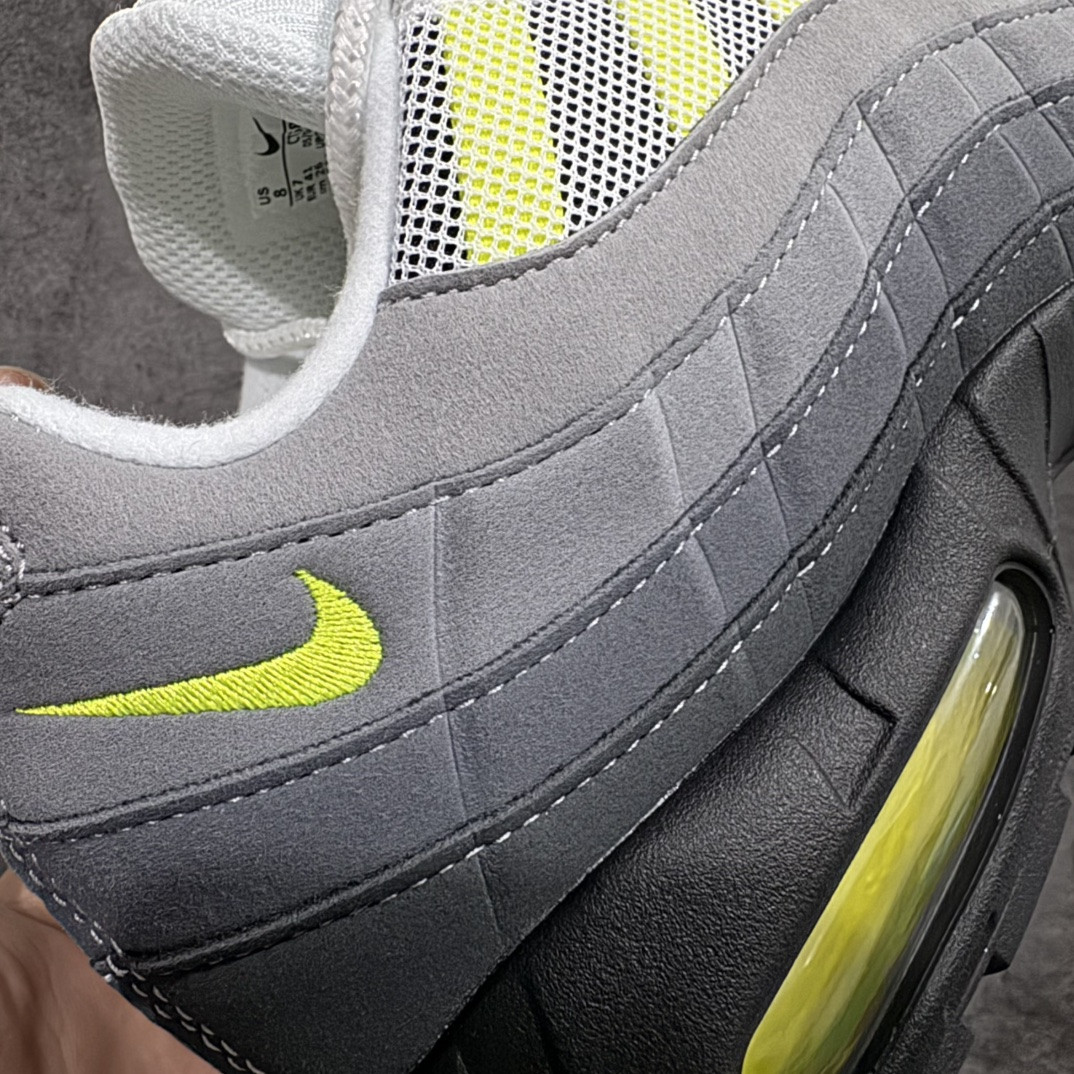 UA NIKE Air Max 95