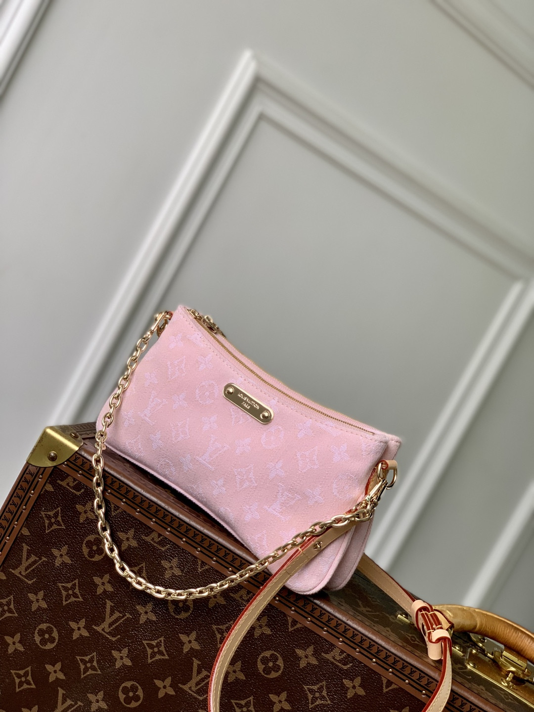 LV Pochette Live M14159 24.5 x 13.5 x 6.5 cm