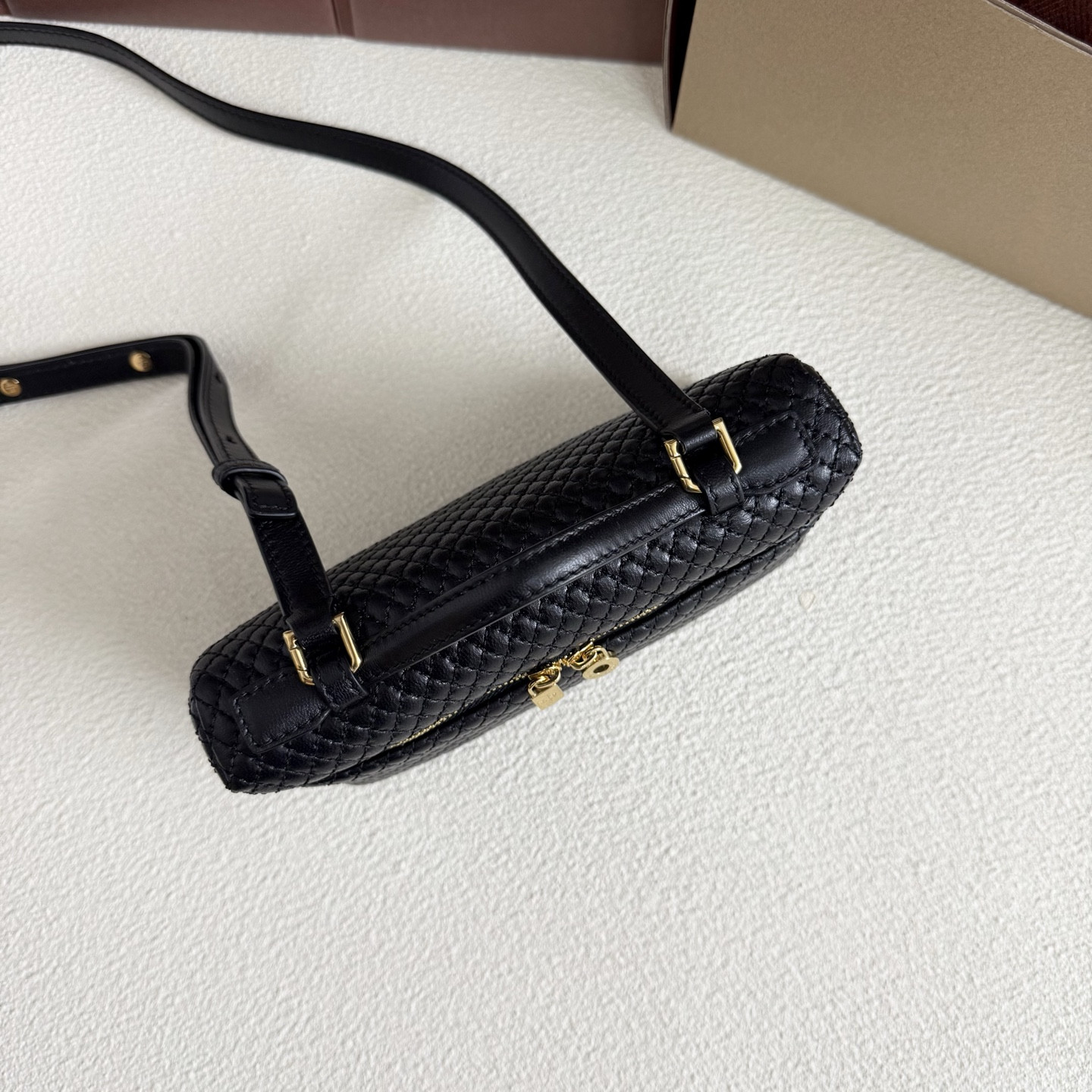 L**o p*ana extra pocket l19 lambskin 19x11.5x7cm