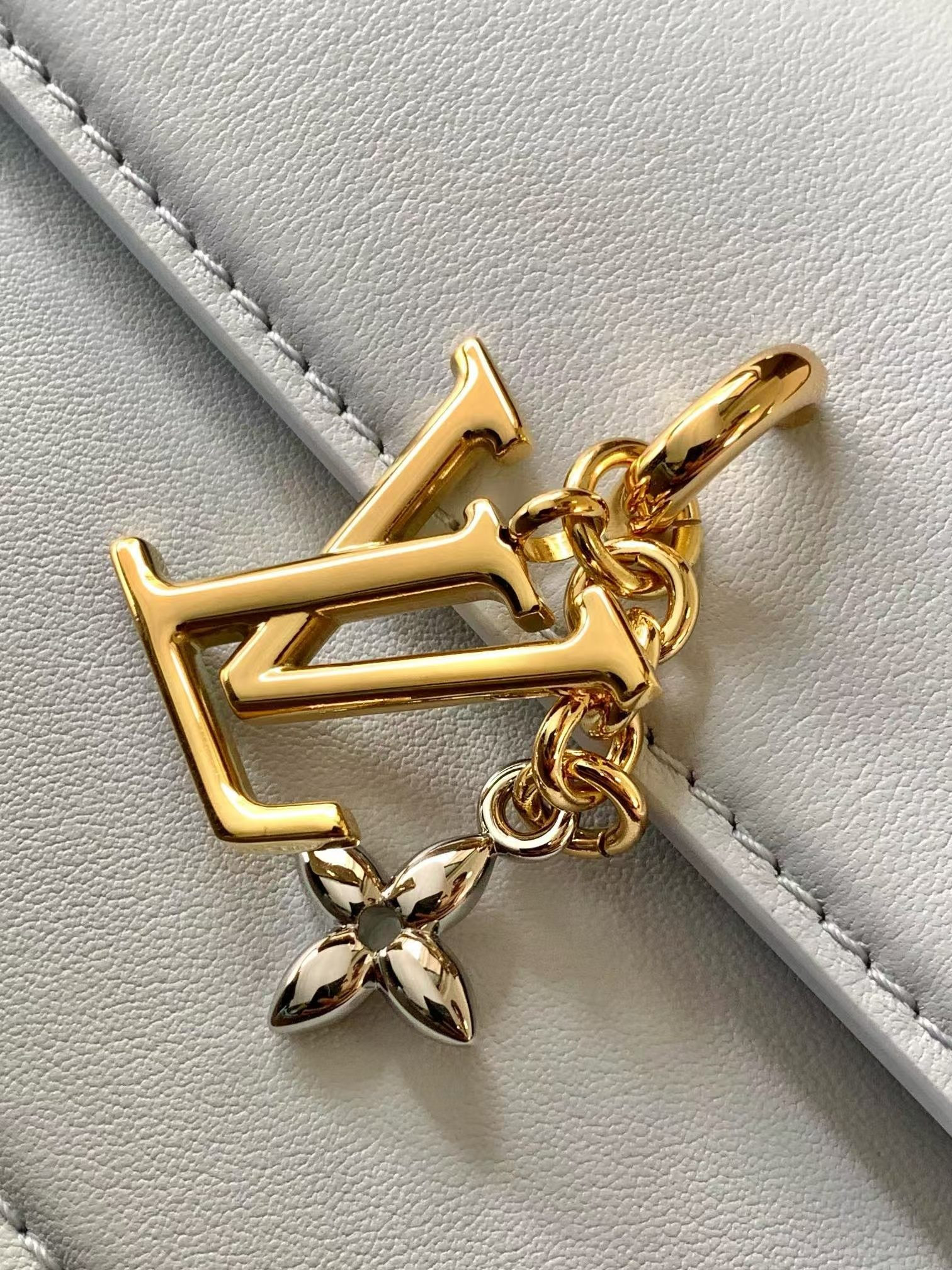 LV Wallet On Chain LV Bloom M14547 20x11.5x4cm