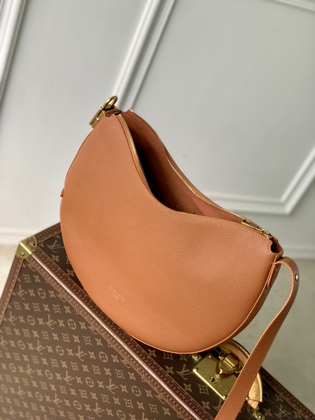 LV Low Key Cookie MM M14642 32x26x5cm