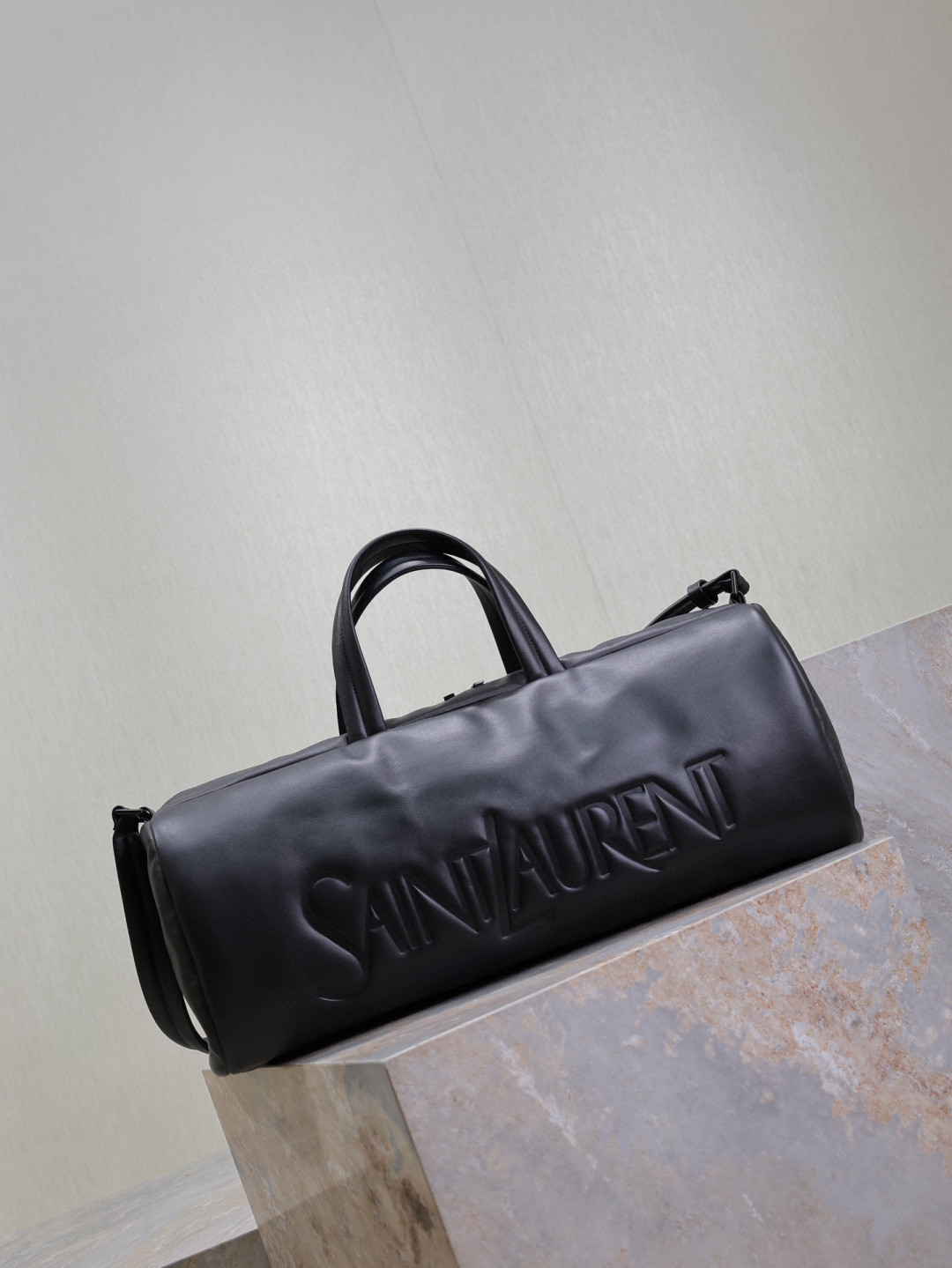 y*l Sa**t Lau*nt duffle in lambskin 53x24x22cm