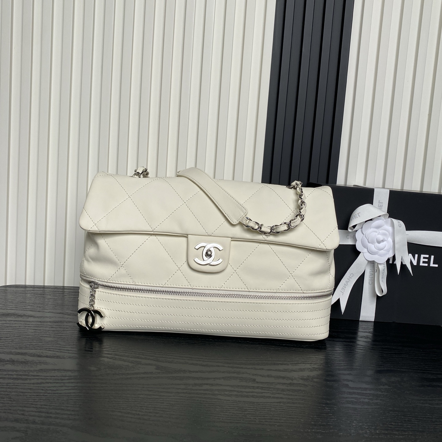 ch*el vintage Gr*ffiti tote airport bag 36x24x12cm