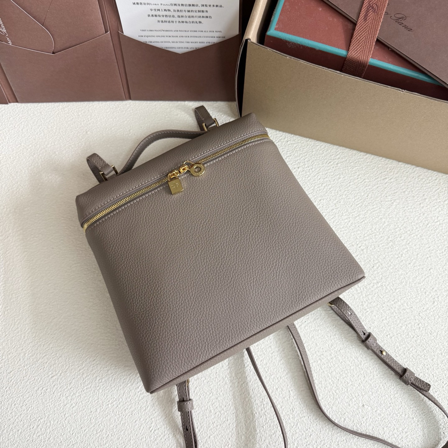 L**o p*ana extra pocket backpack l23.5 23x21x8cm