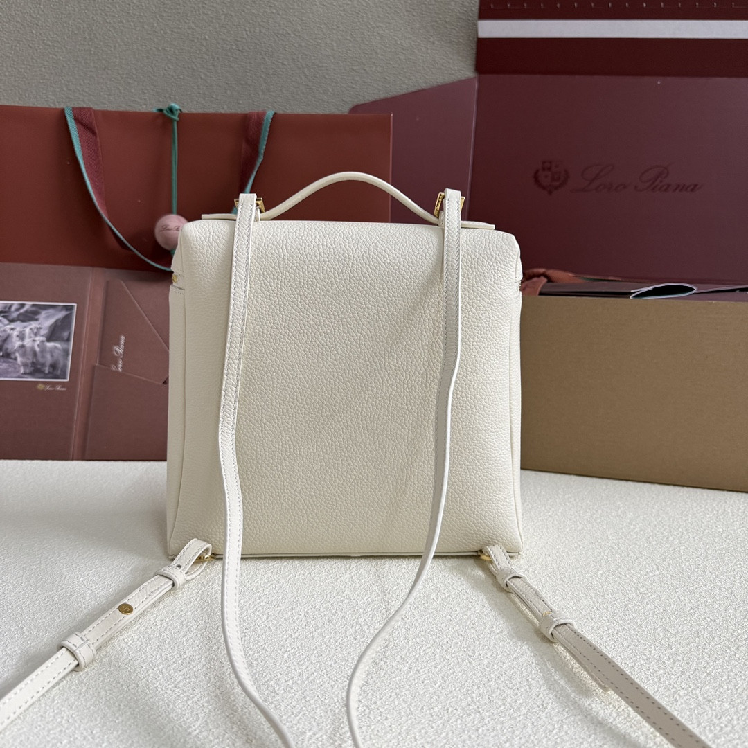 L**o p*ana extra pocket backpack l23.5 23x21x8cm