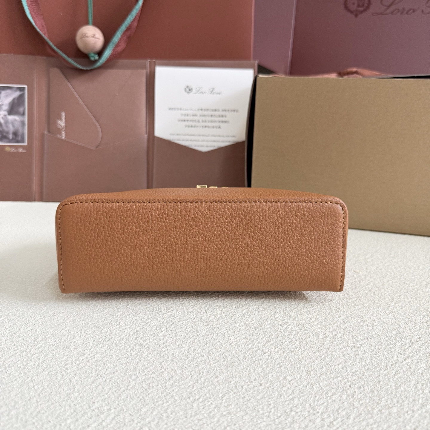 L**o p*ana extra pocket l19 grained calfskin 11 x 19 x 6.5 cm