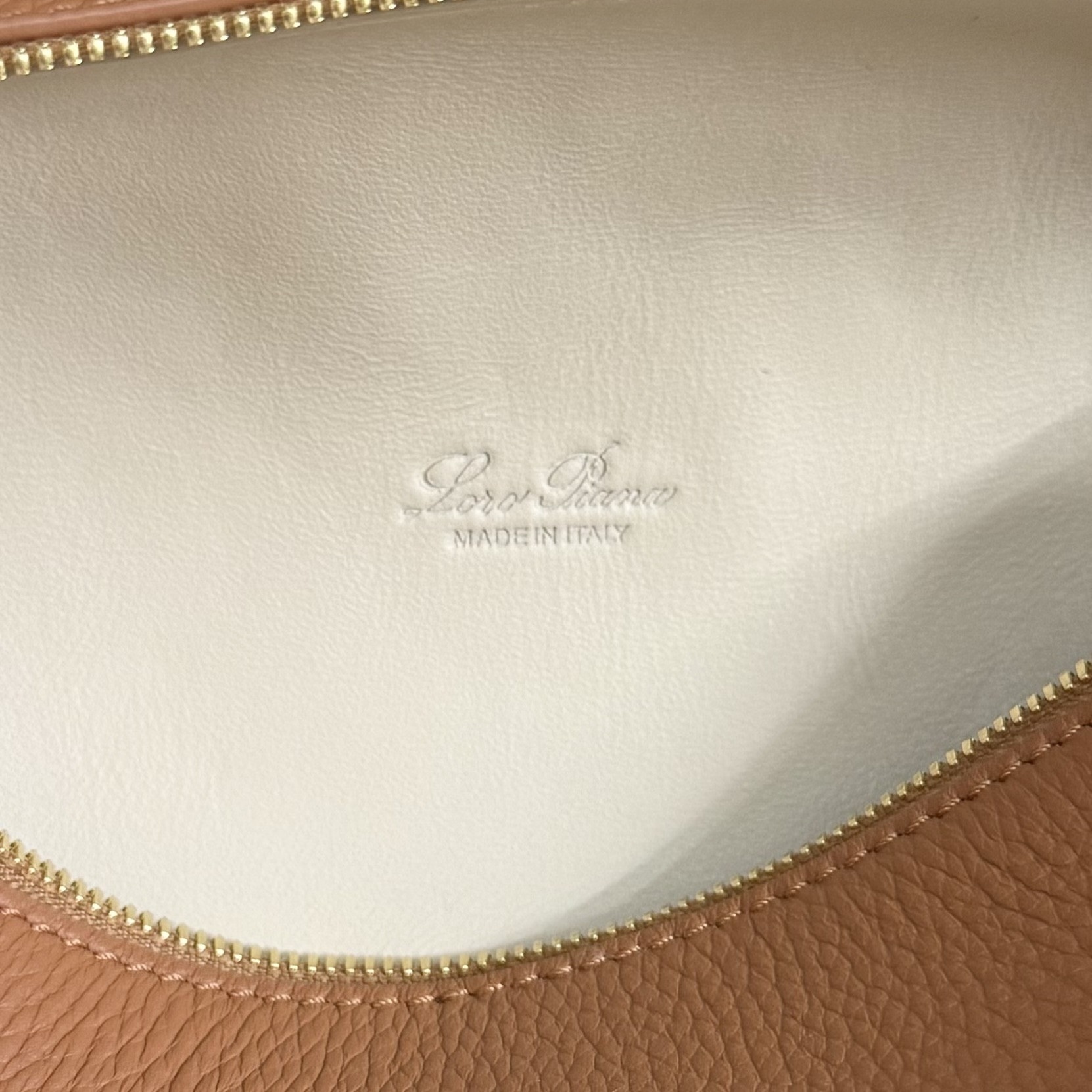 L**o p*ana extra pocket l19 grained calfskin 11 x 19 x 6.5 cm