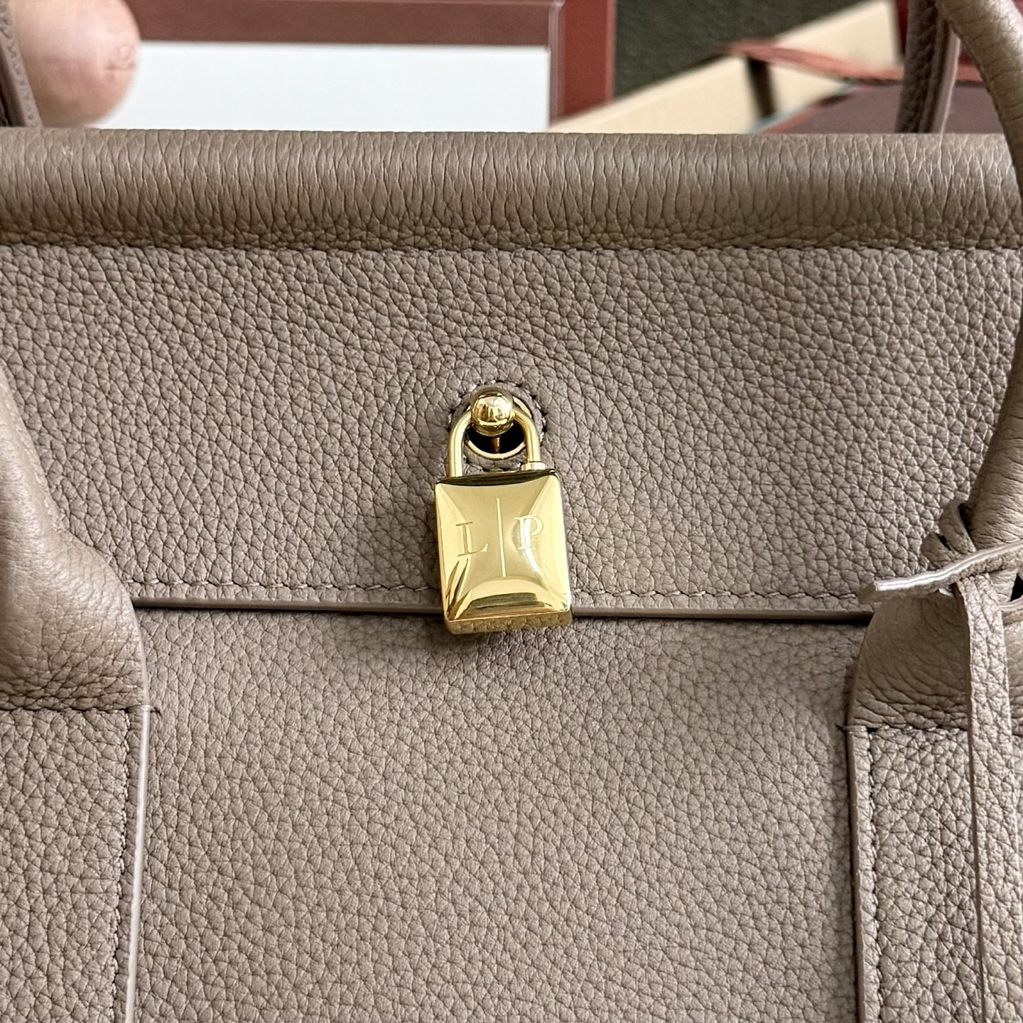 L**o p*ana loom l25 calfskin 25x18x12.5cm