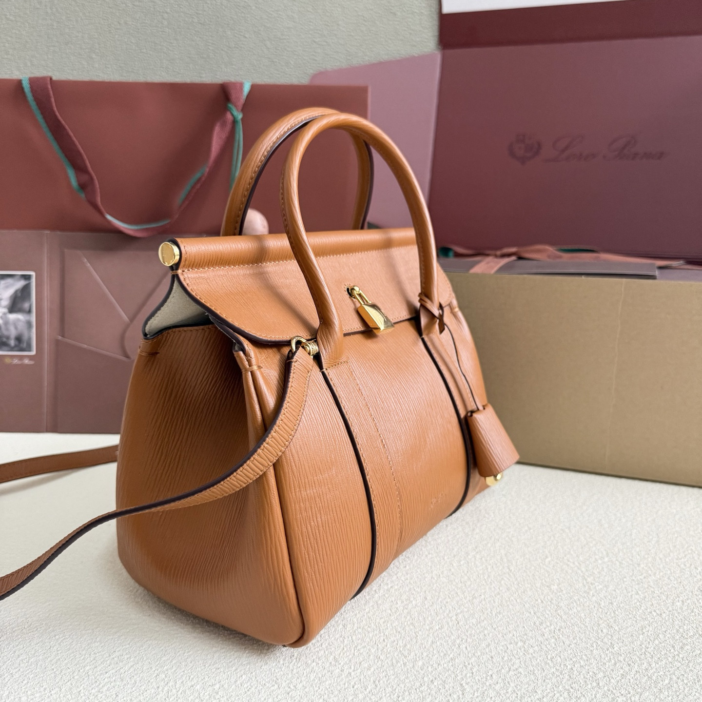 L**o p*ana loom l25 calfskin 25x18x12.5cm