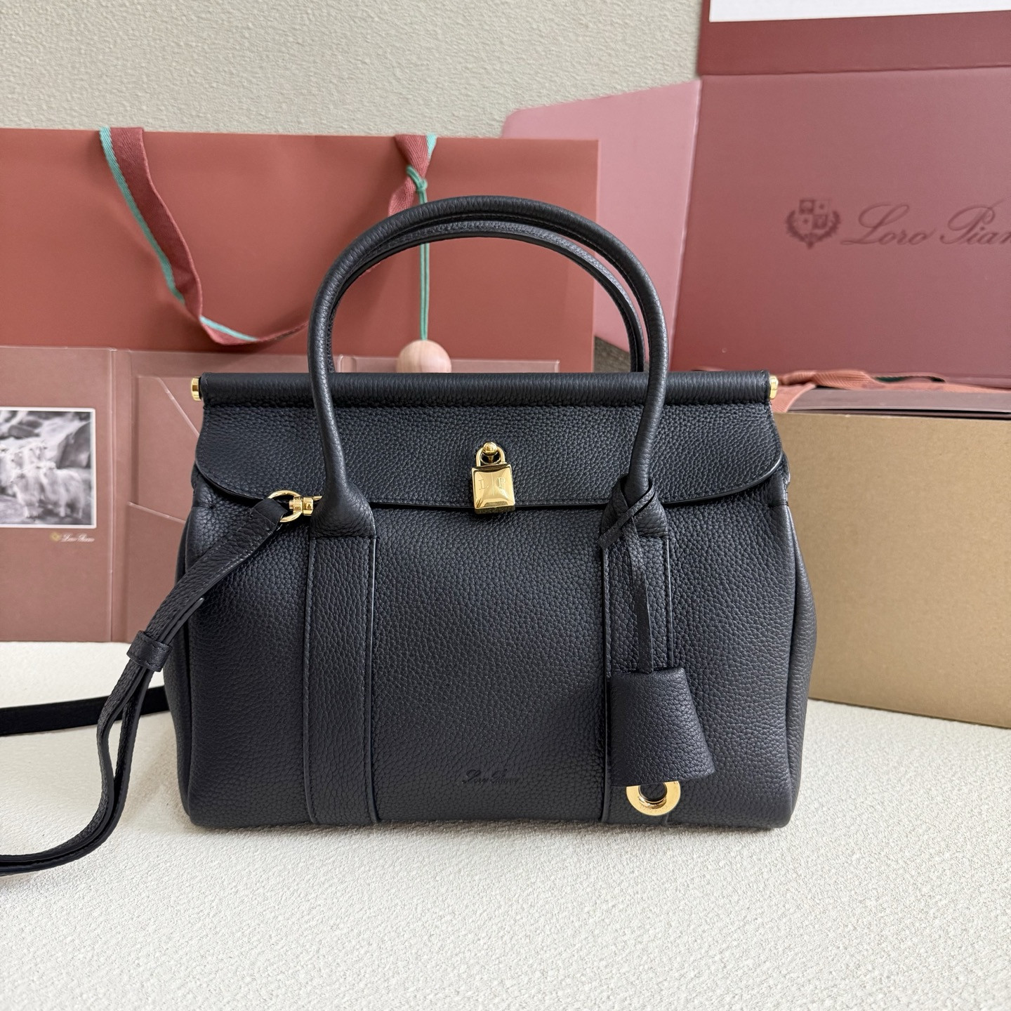 L**o p*ana loom l25 calfskin 25x18x12.5cm
