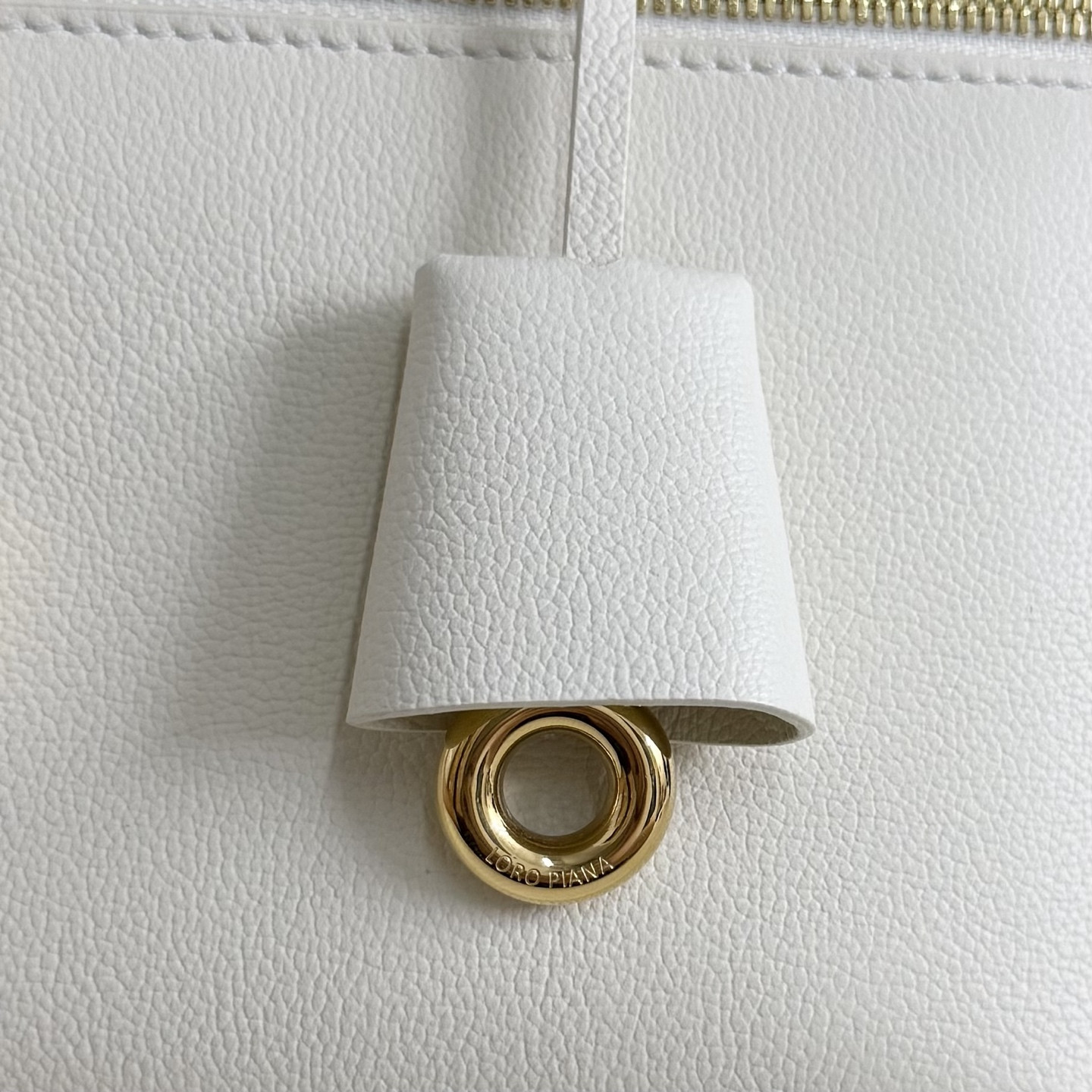 L**o p*ana extra pocket l27 calfskin 16x27x10cm