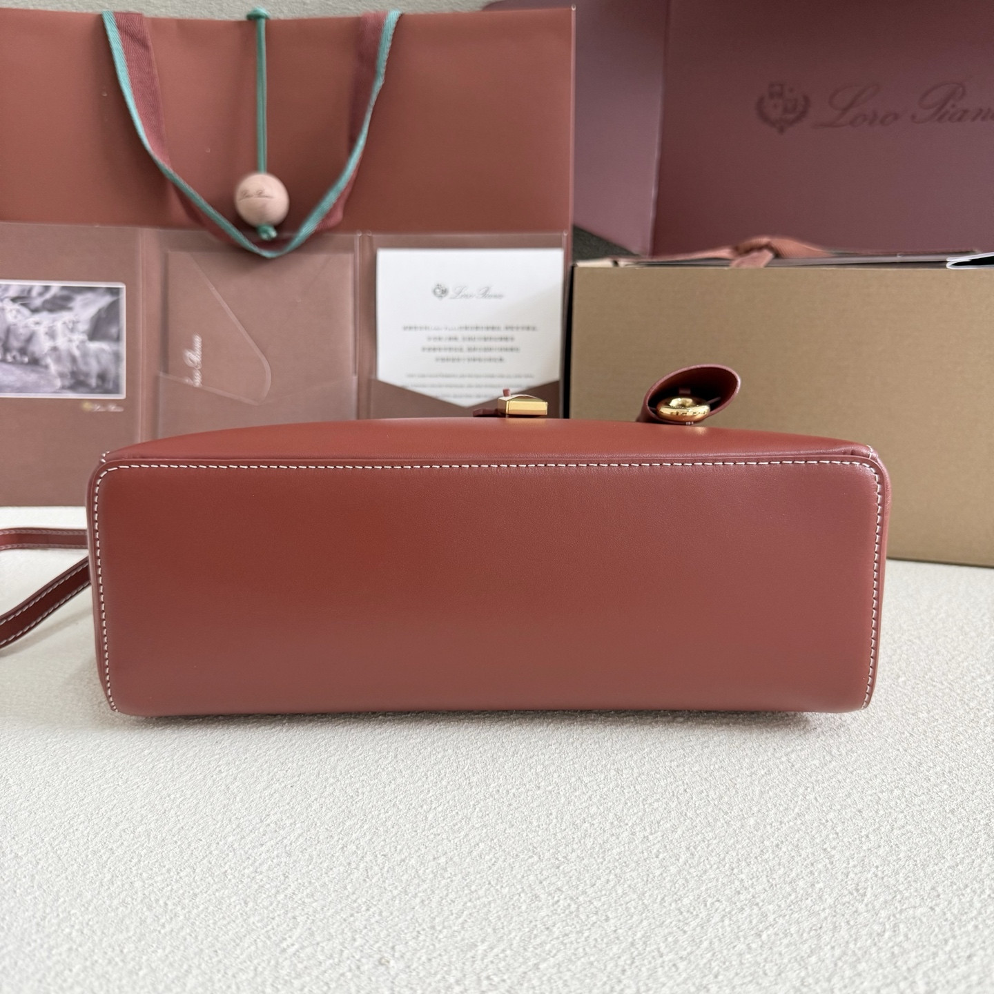 L**o p*ana extra pocket l27 calfskin 16x27x10cm