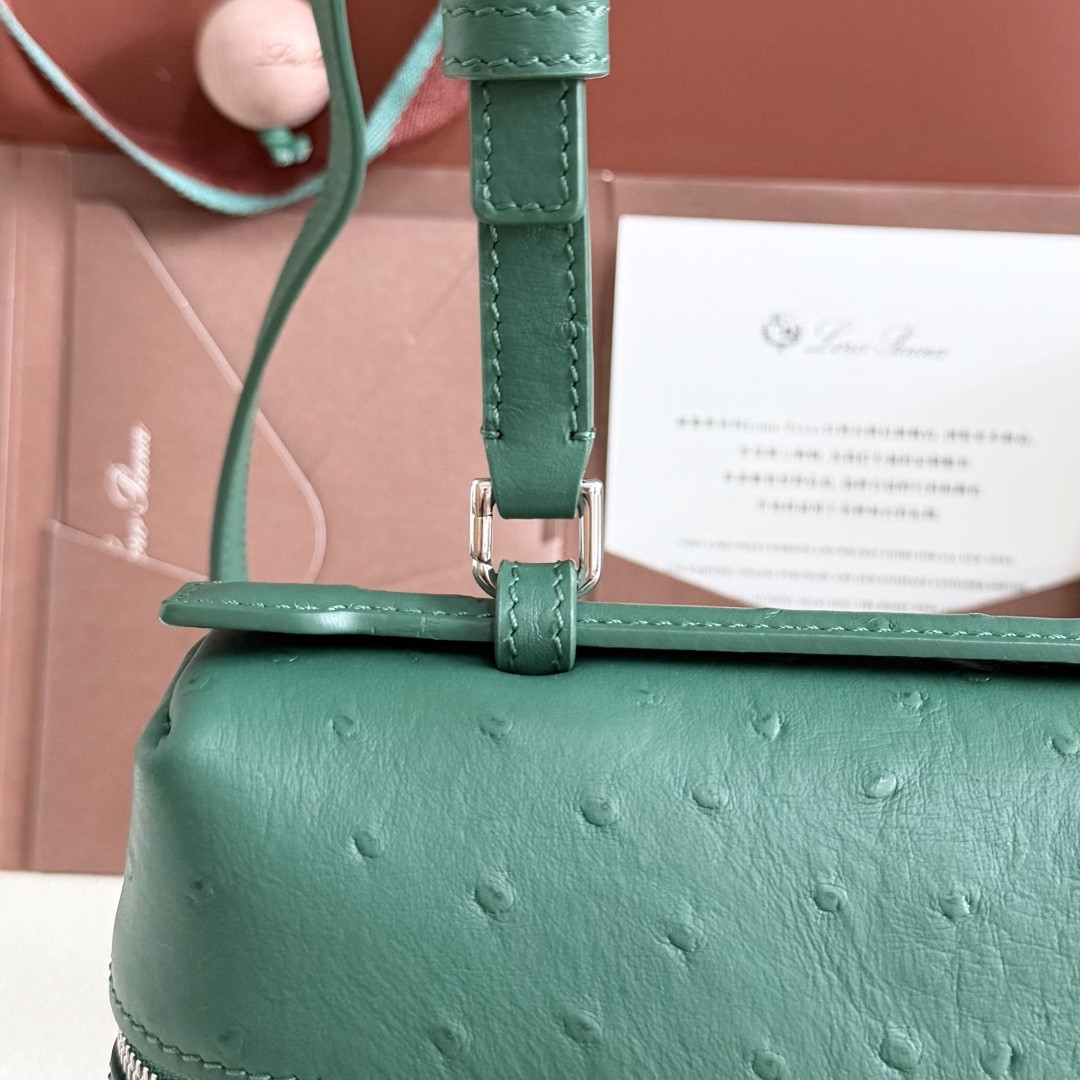 L**o p*ana extra pocket l27 ostrich-grained leather 16x27x10cm