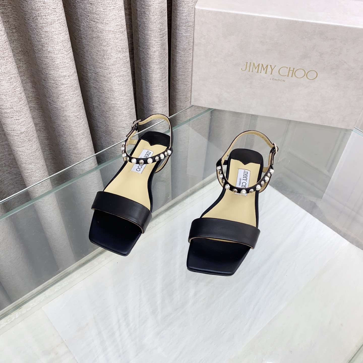 ua Ji*y Ch* sandals
