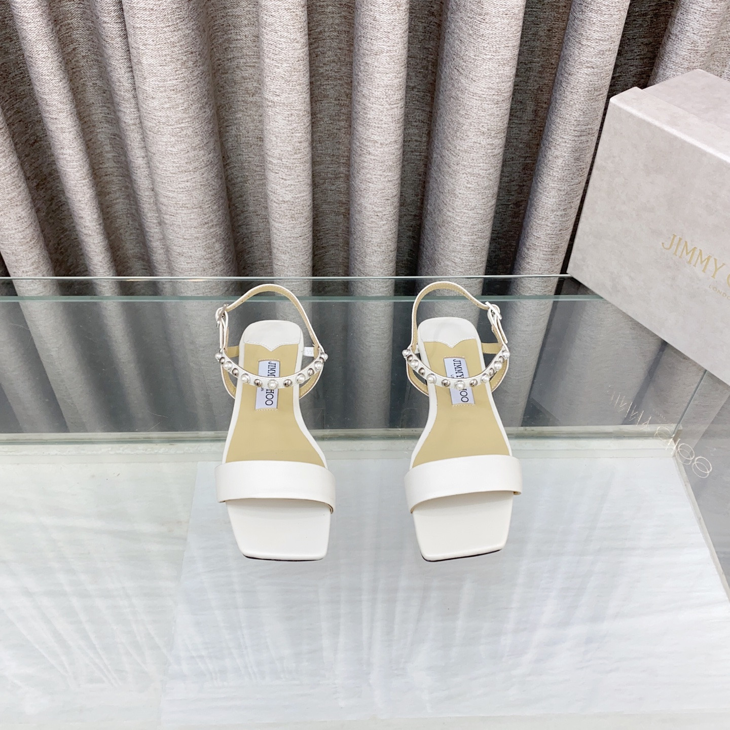 ua Ji*y Ch* sandals