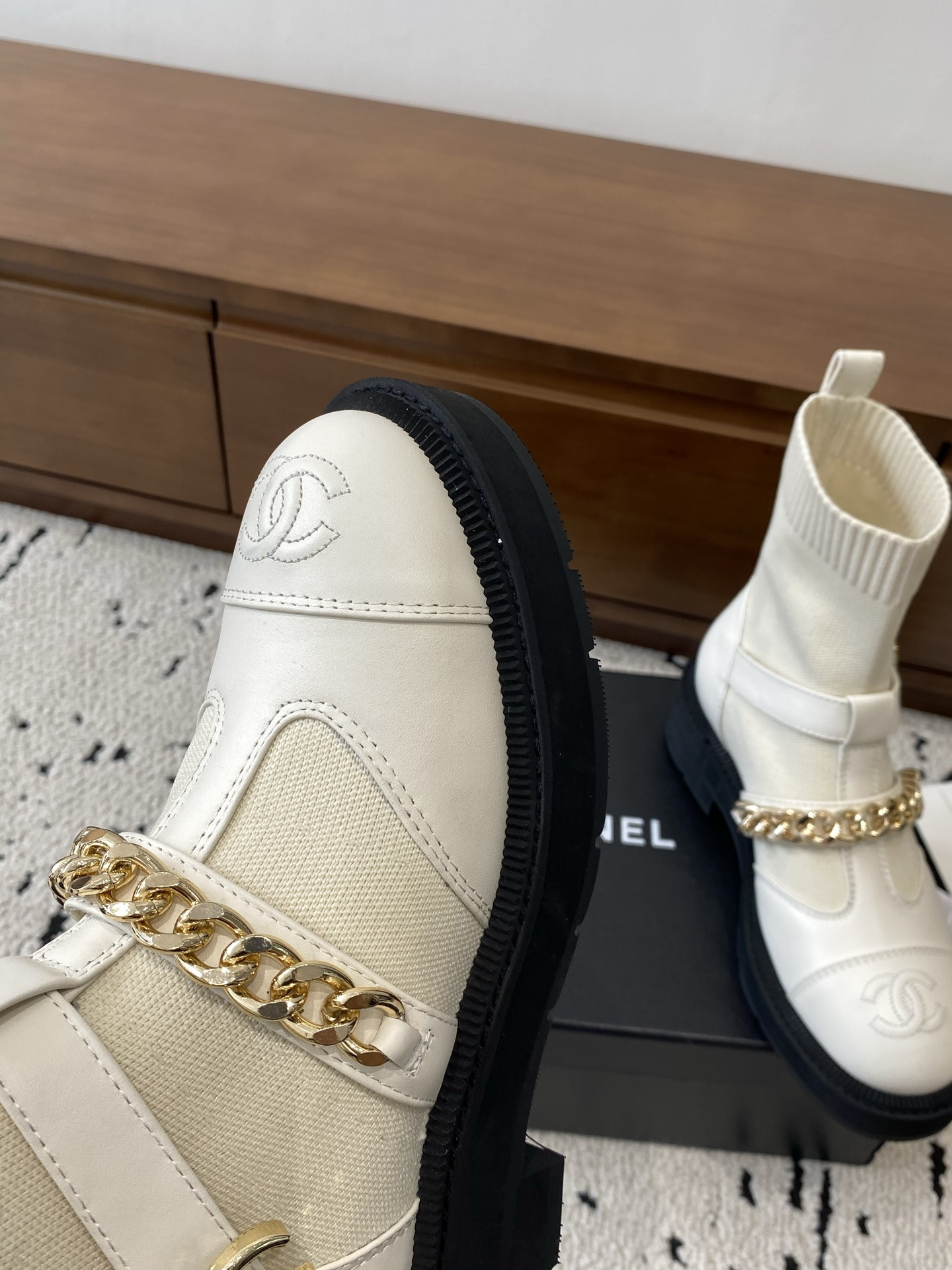 ua Ch*el boots