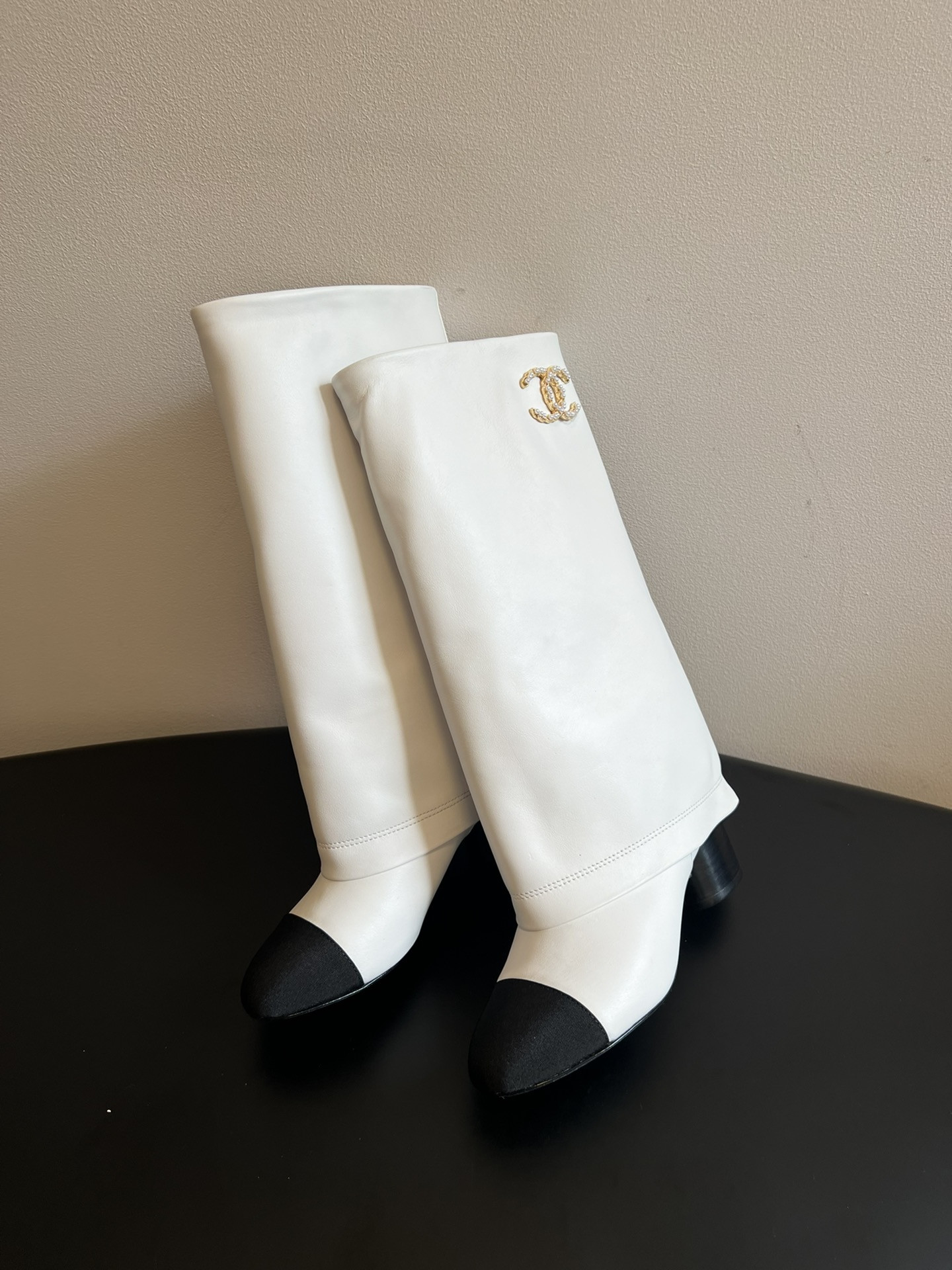 ua Ch*el high boot