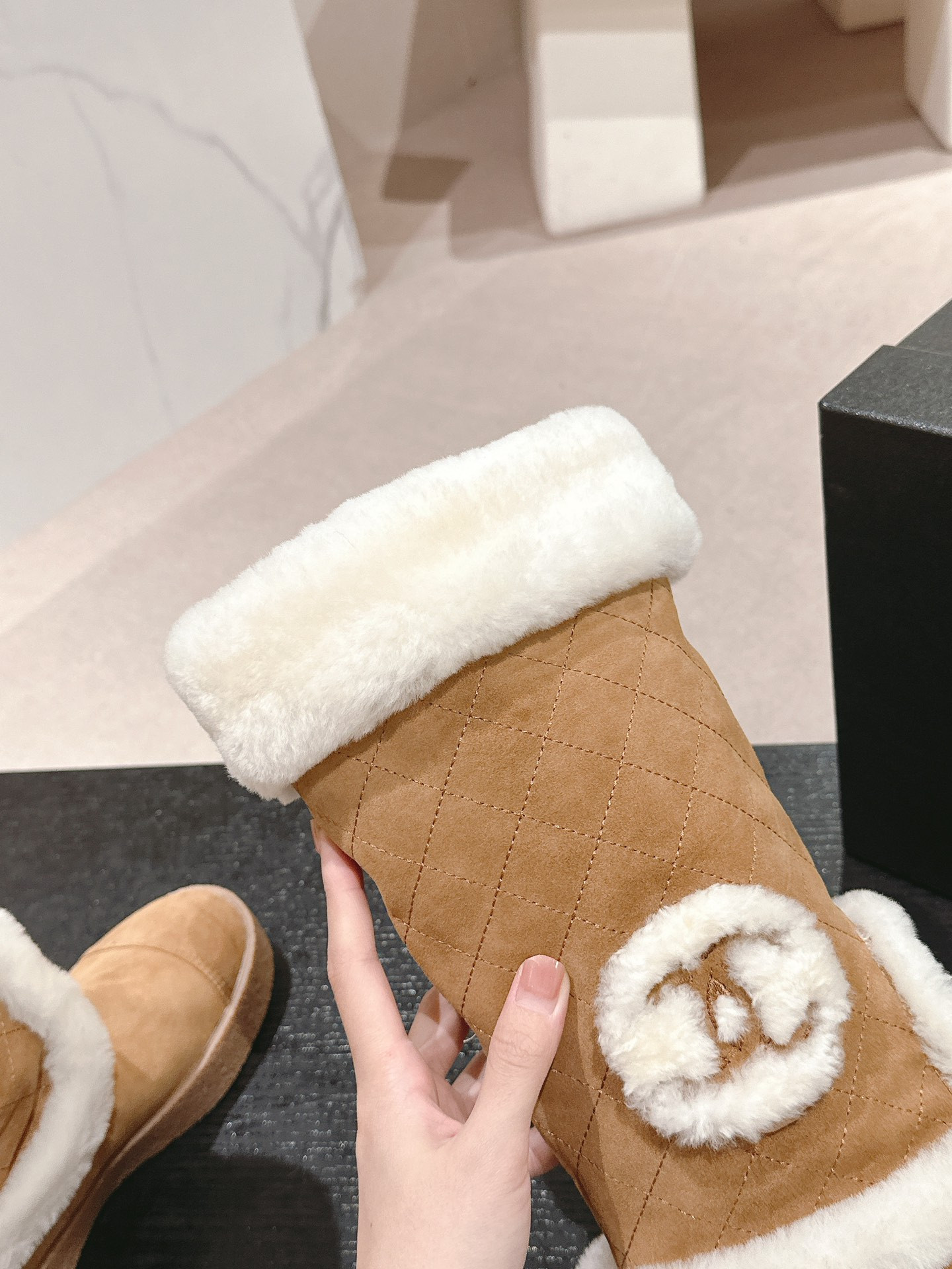 ua Ch*el boots