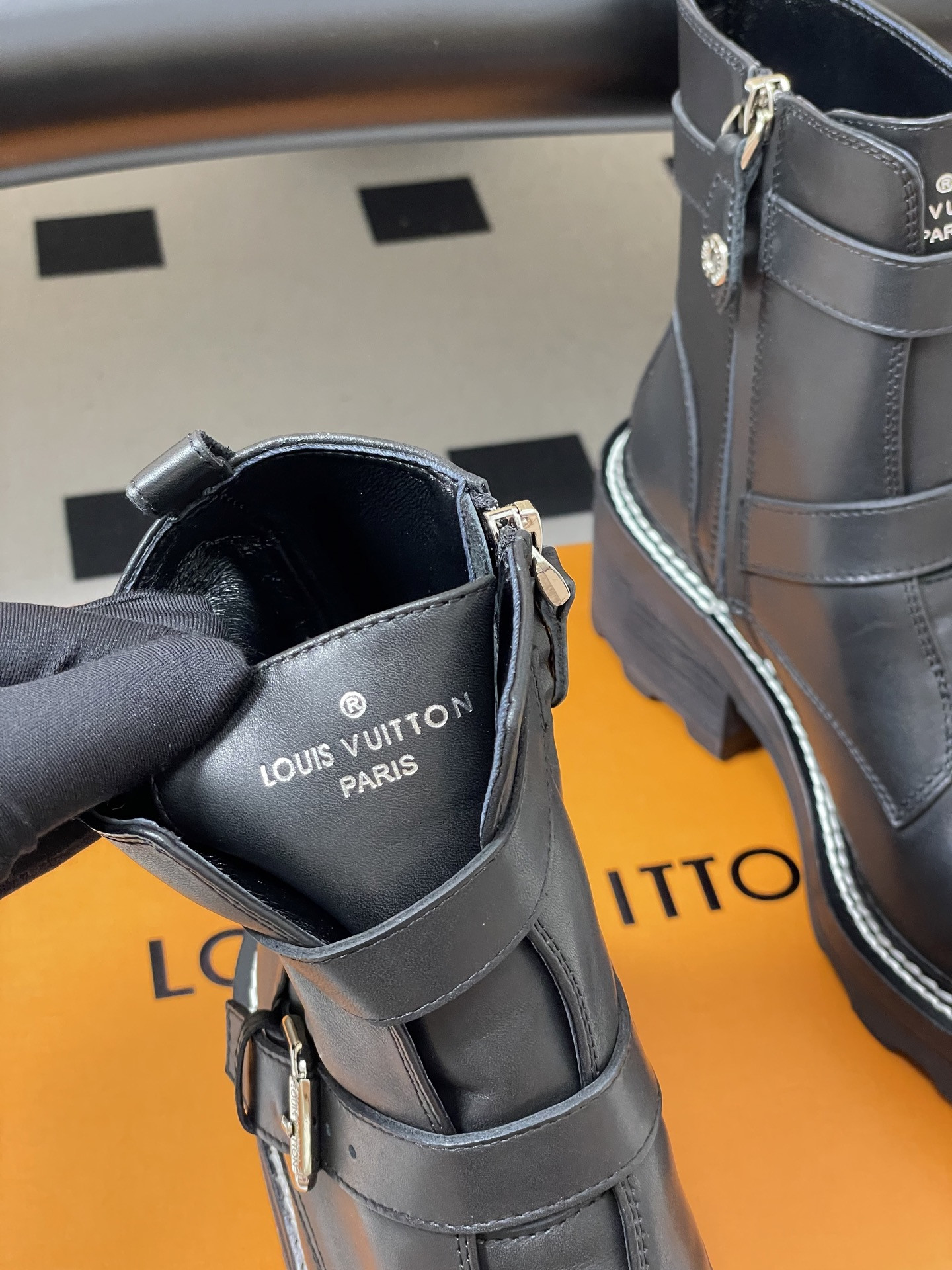 UA LV BEAUBOURG Ankle Boots