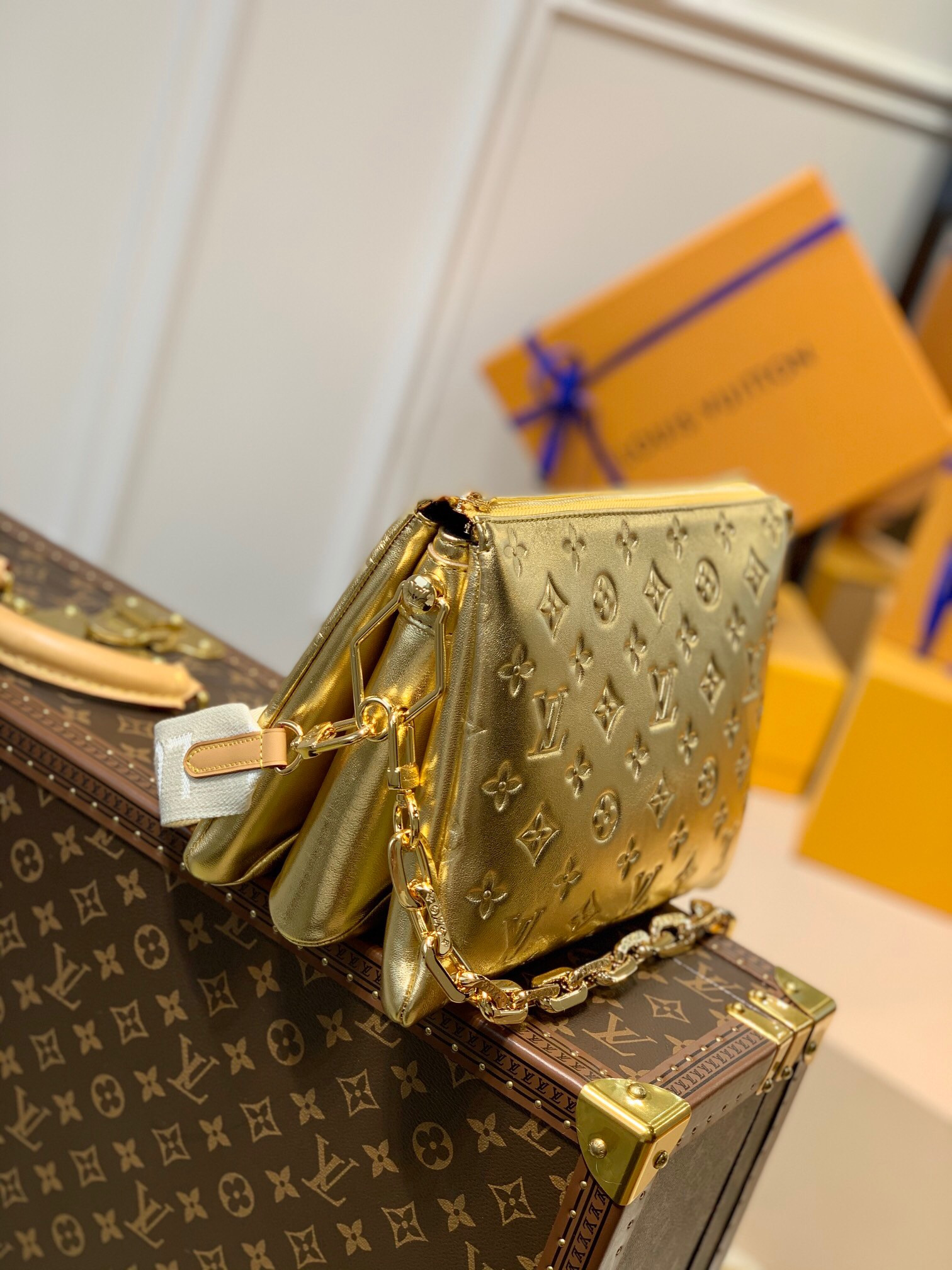LV COUSSIN PM in Gold M59278