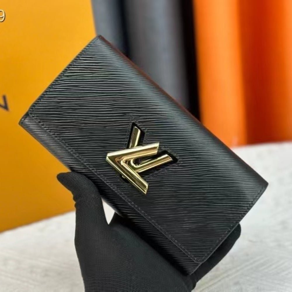 L0vis Vvtt0n Twist Wallet Black 19Cm M80690