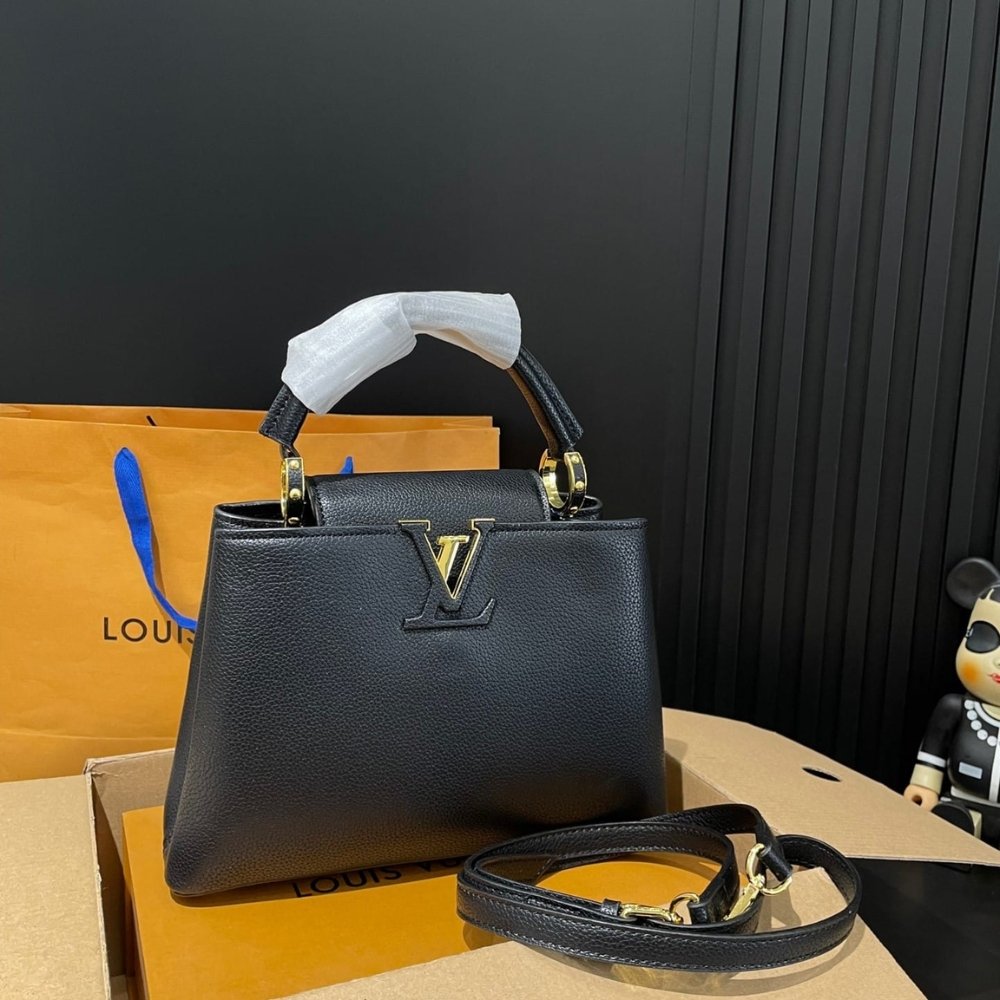 L0vis Vvtt0n Capucines Bb Bag Black 27Cm M94755