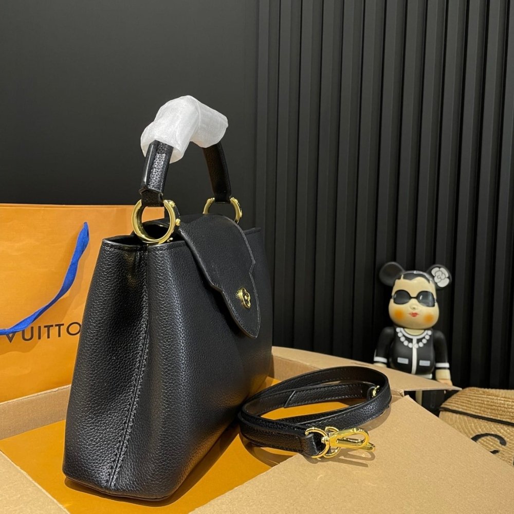 L0vis Vvtt0n Capucines Bb Bag Black 27Cm M94755