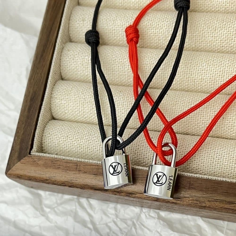 L0vis Vvtt0n Silver Lockit Bracelet Red Qa5078