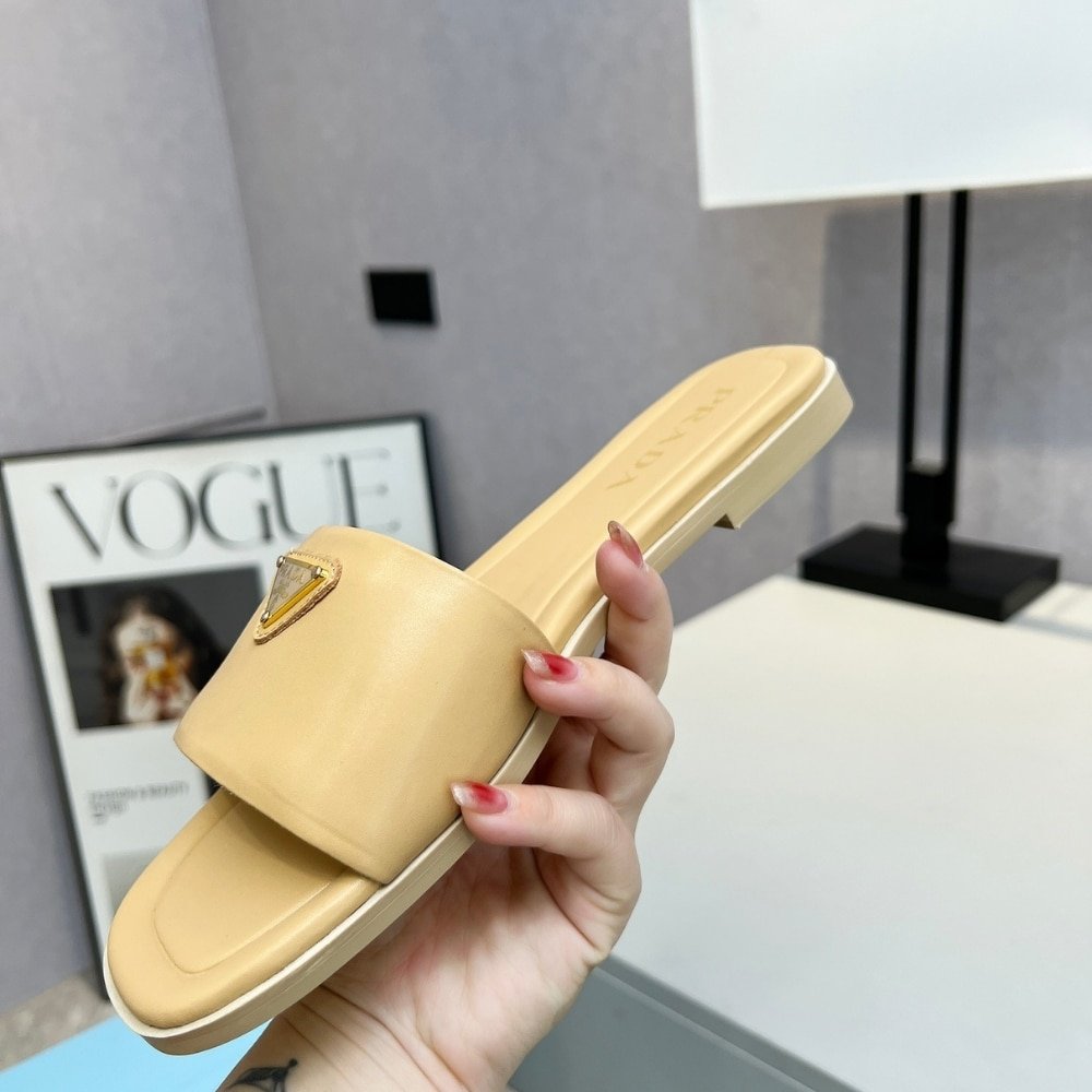 Pra*a Saffiano Patent Leather Slides Beige