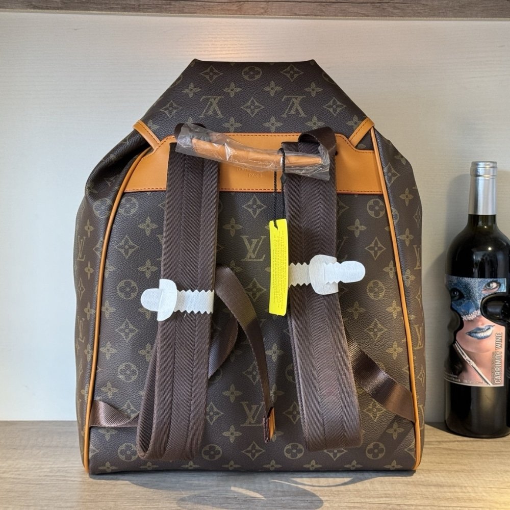 L0vis Vvtt0n Montsouris Cargo Backpack Monogram Archive Brown 39Cm M14015
