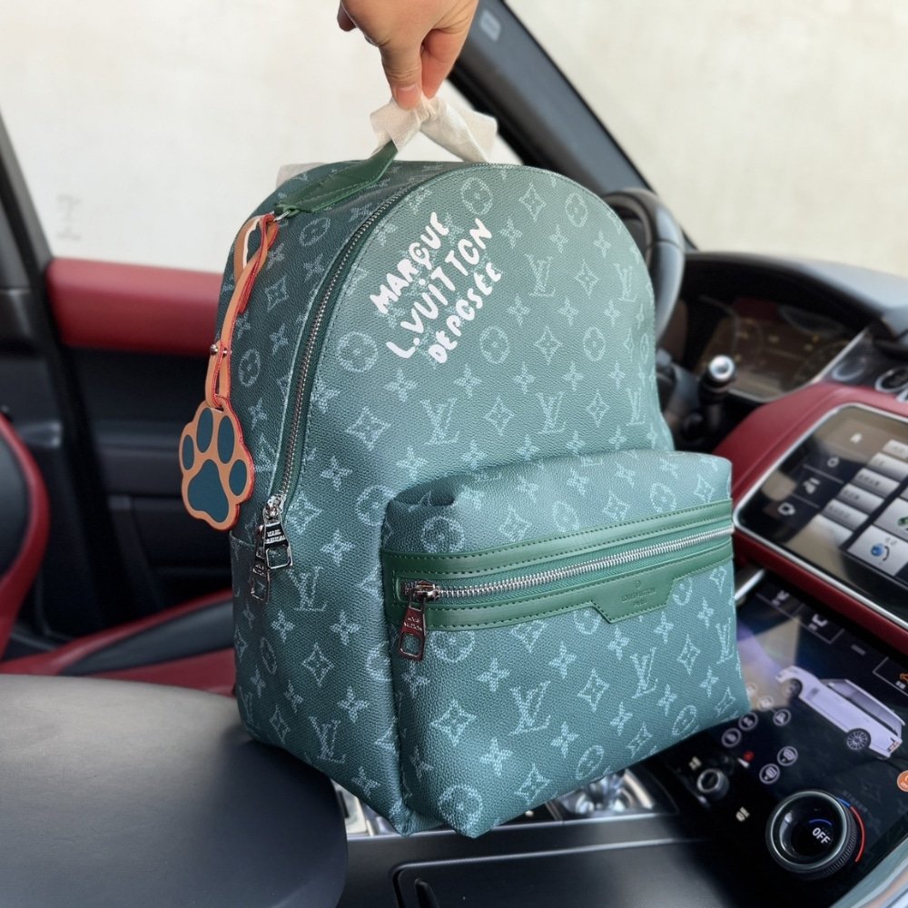 L0vis Vvtt0n Discovery Backpack PM Green 38Cm M12780