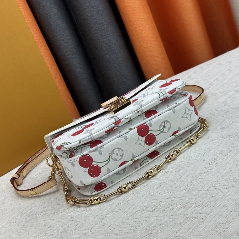 L0vis Vvtt0n X Murakami Pochette Métis East West Monogram Cherry White 21Cm M14231