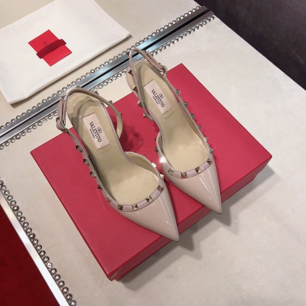 Va1e*ntin0 Garavani Rockstud Patent Leather Strap Pump Beige